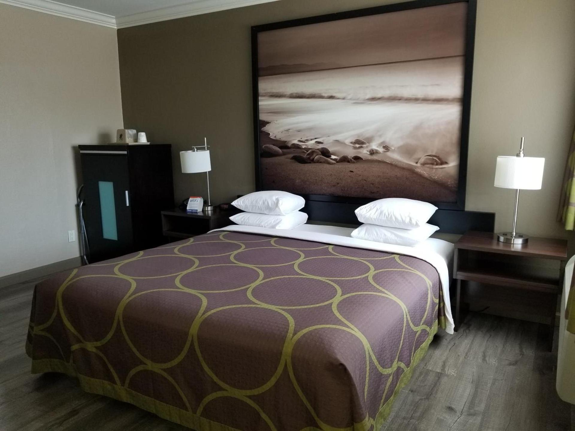 Super 8 by Wyndham Los Angeles-Culver City Area photo 20
