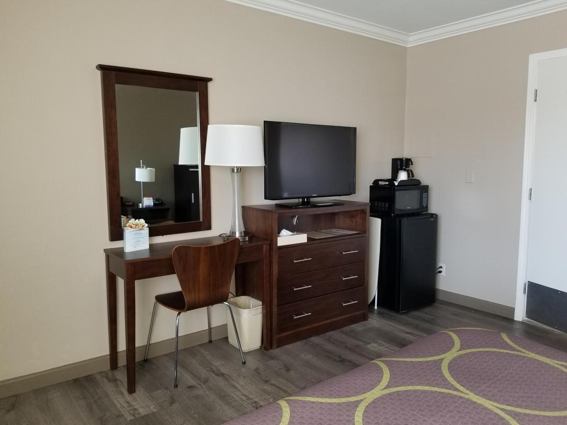 Super 8 by Wyndham Los Angeles-Culver City Area photo 19