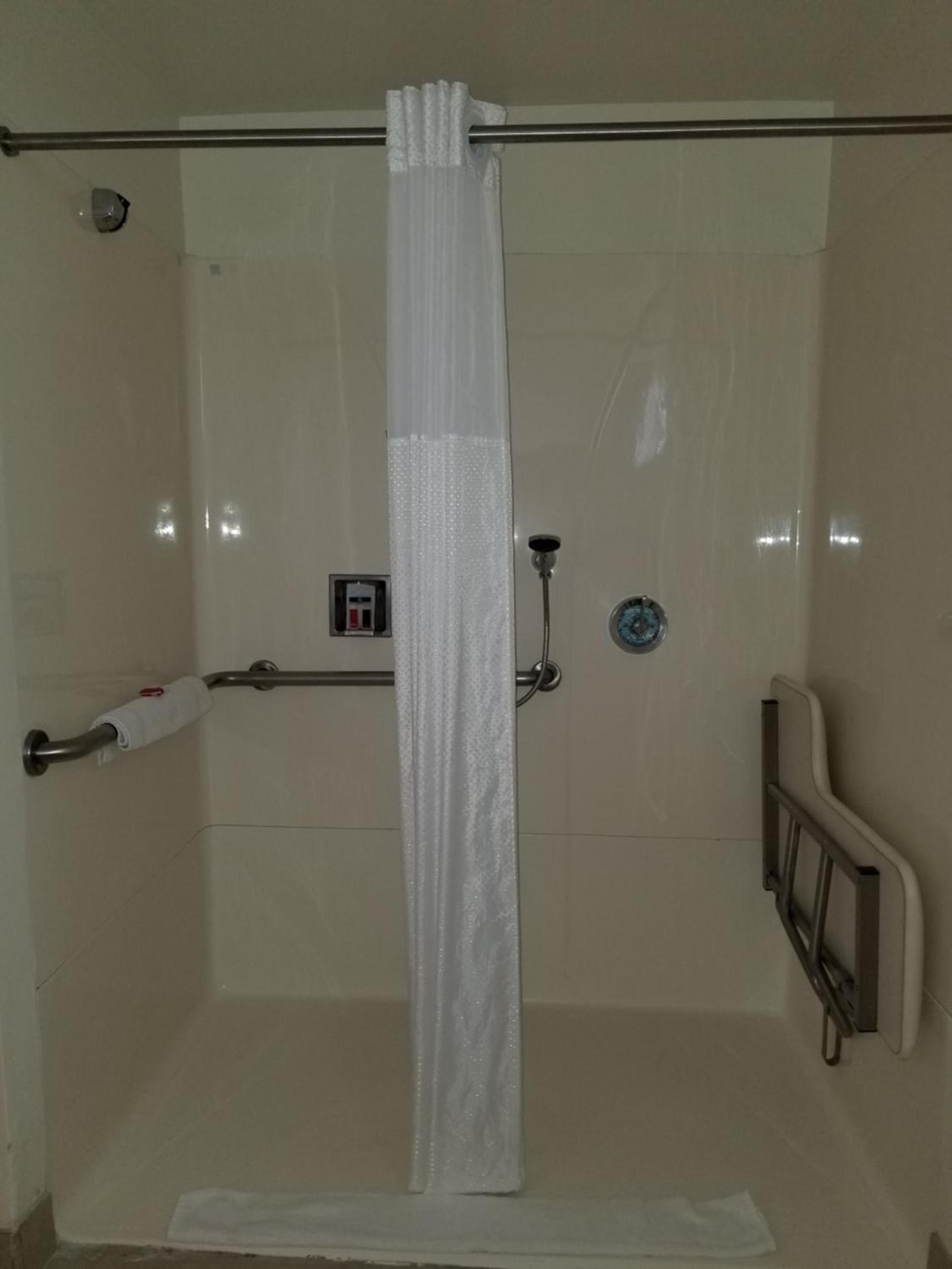 Super 8 by Wyndham Los Angeles-Culver City Area photo 18