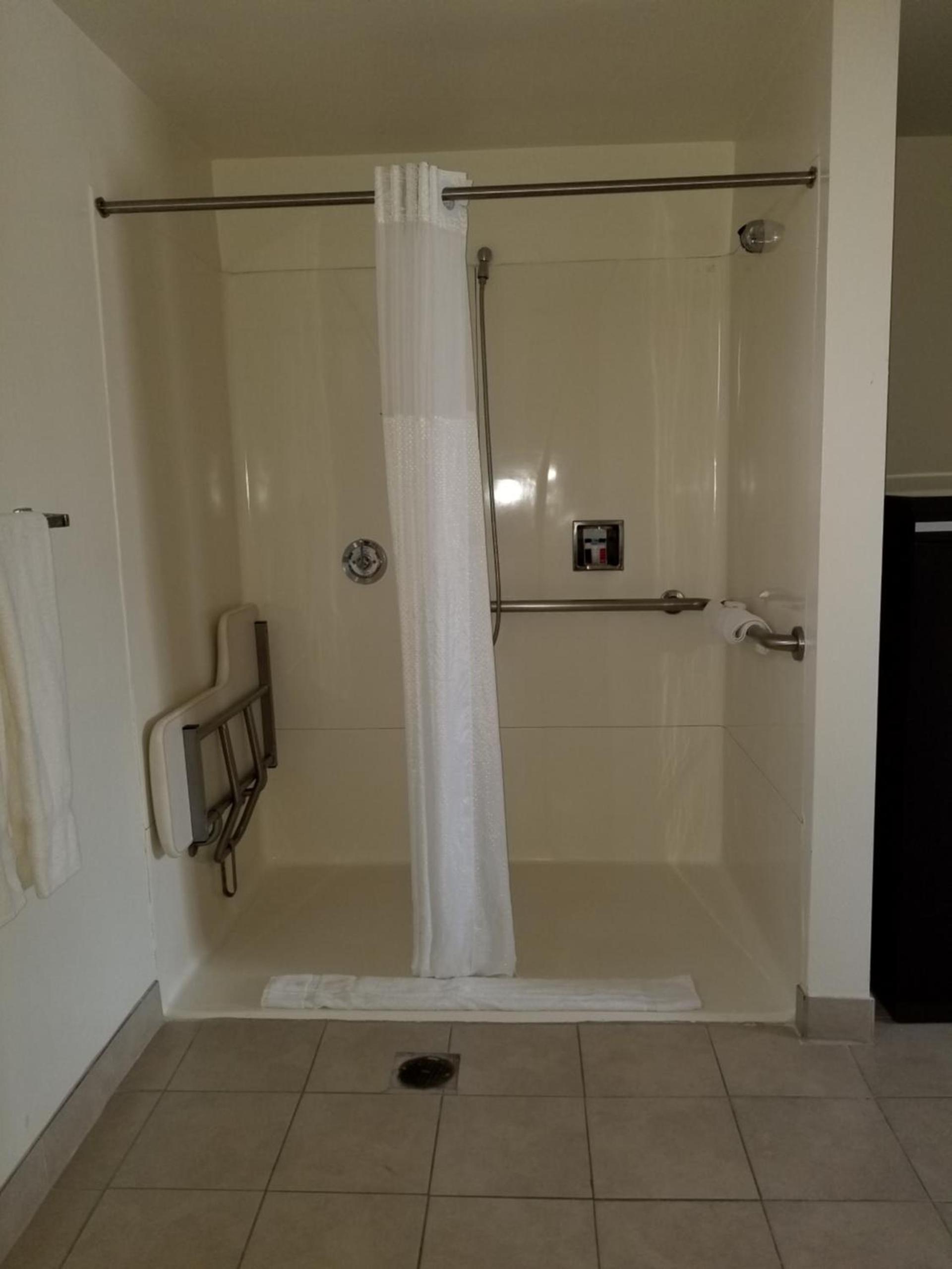 Super 8 by Wyndham Los Angeles-Culver City Area photo 14