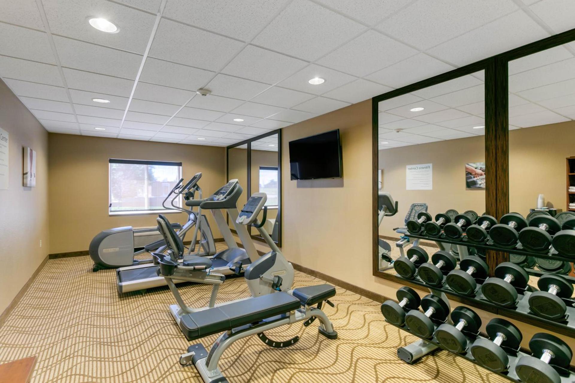 Comfort Inn & Suites Near University of Wyoming photo 55