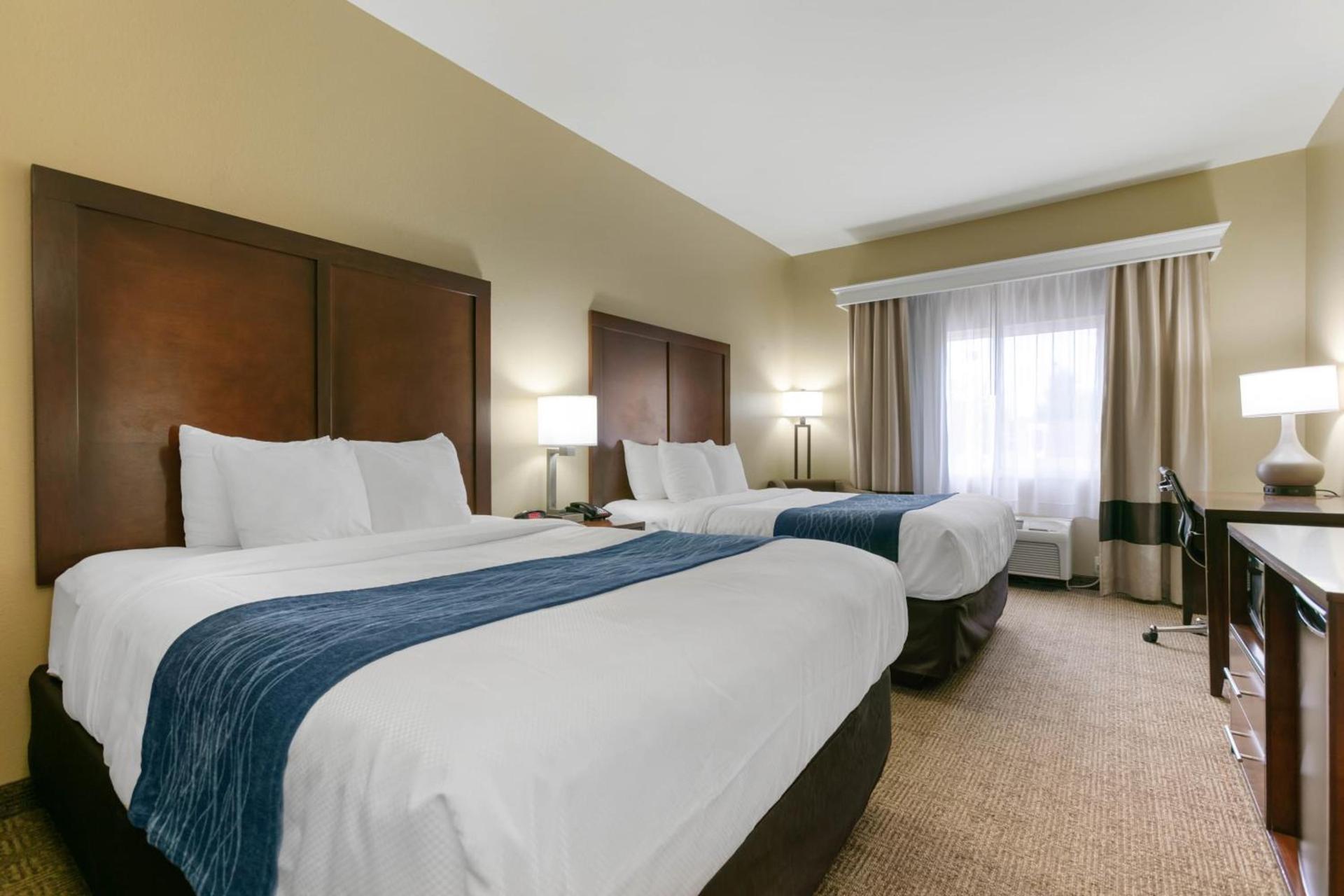 Comfort Inn & Suites Near University of Wyoming photo 52