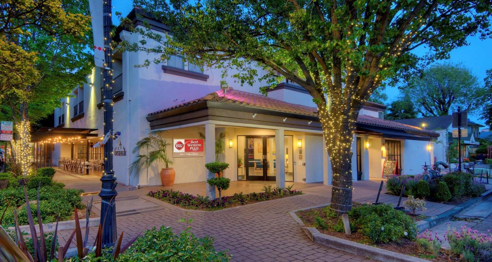 Best Western Plus Palm Court Hotel — hotel in Davis