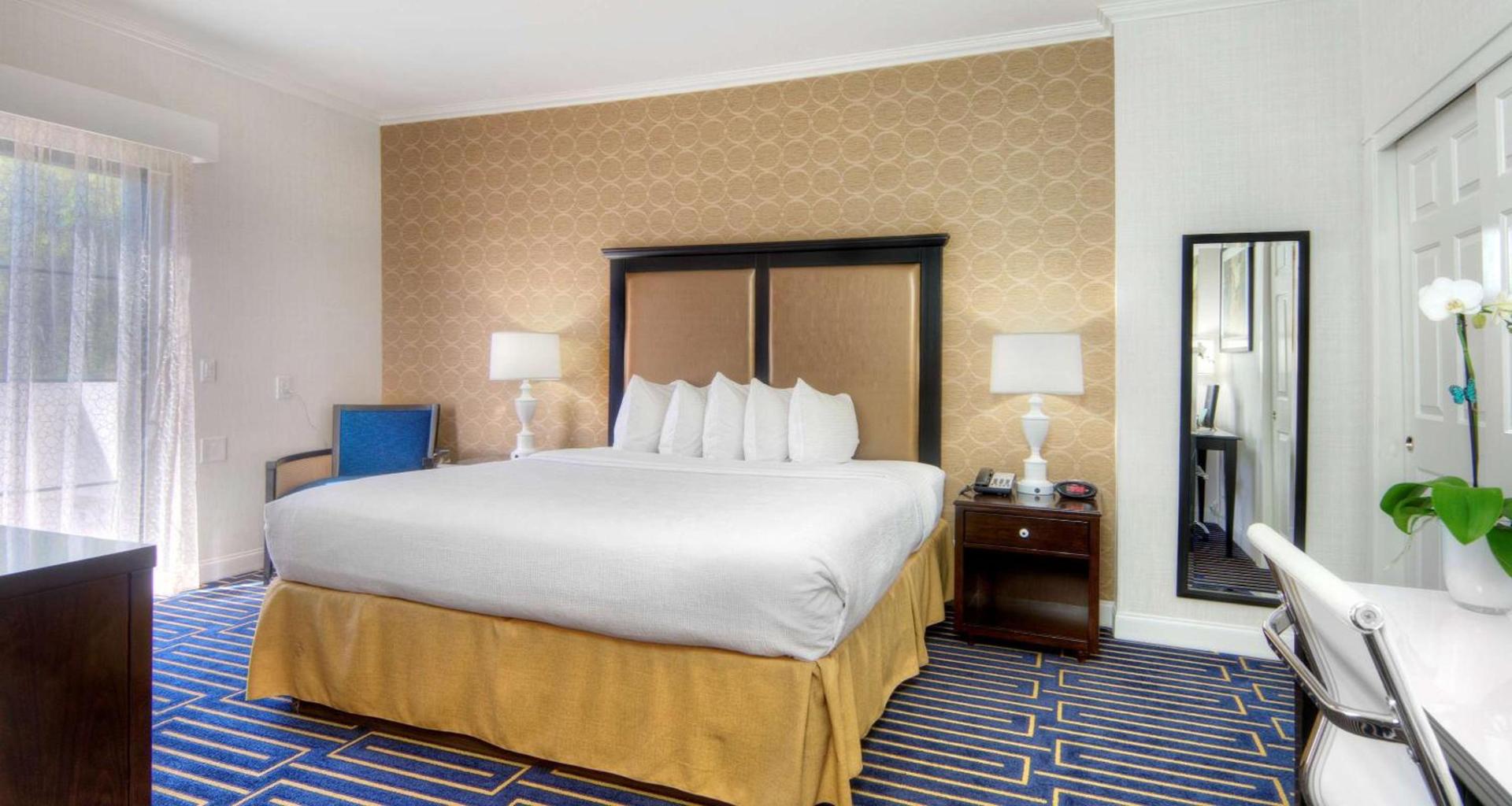 Best Western Plus Palm Court Hotel photo 28