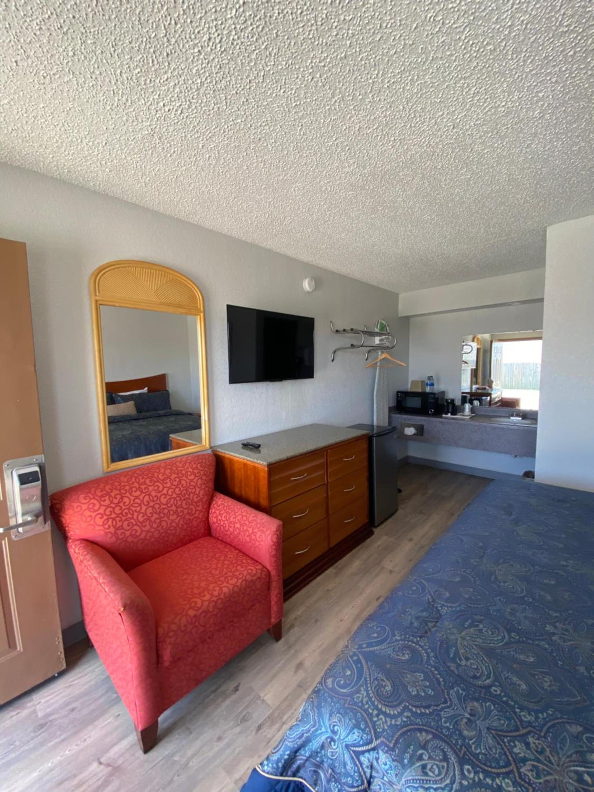 Colonial Inn photo 7