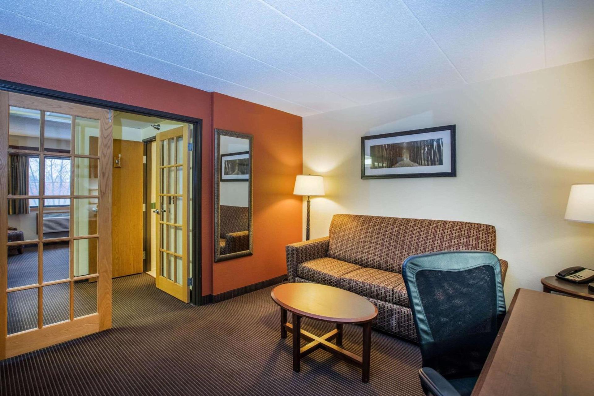 AmericInn by Wyndham Grand Forks photo 21