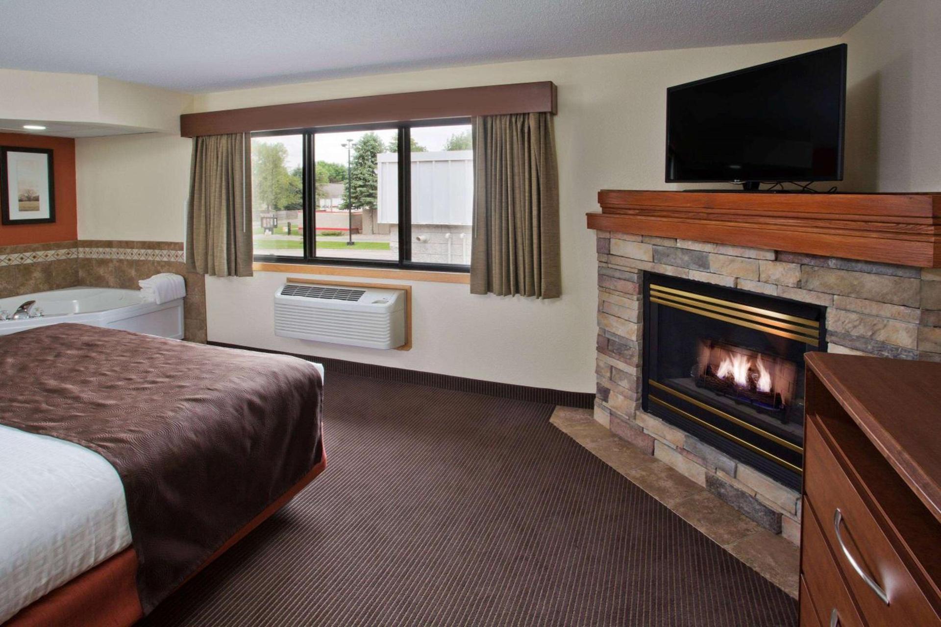 AmericInn by Wyndham Grand Forks photo 20