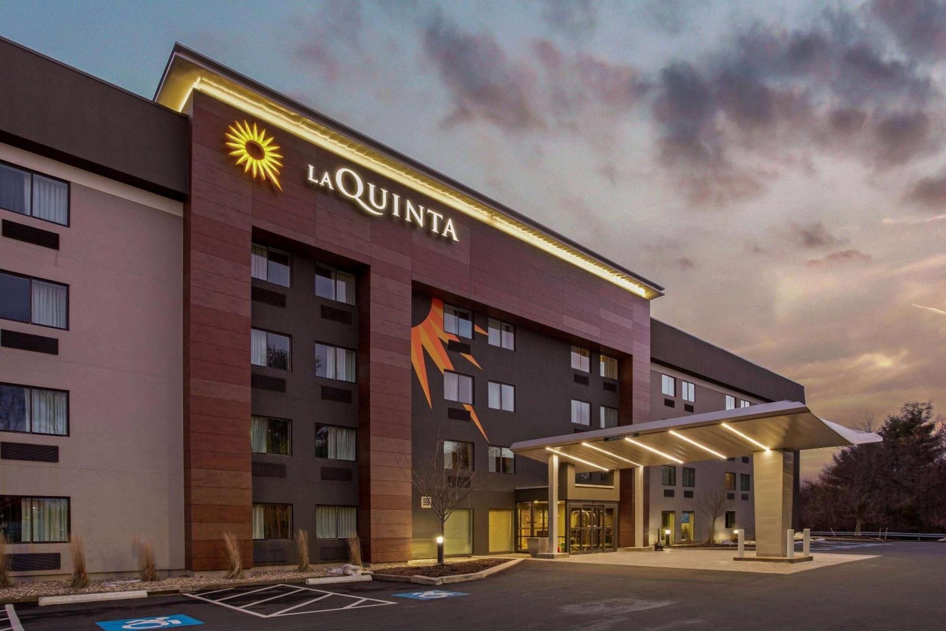 La Quinta by Wyndham Hartford Bradley Airport photo 2