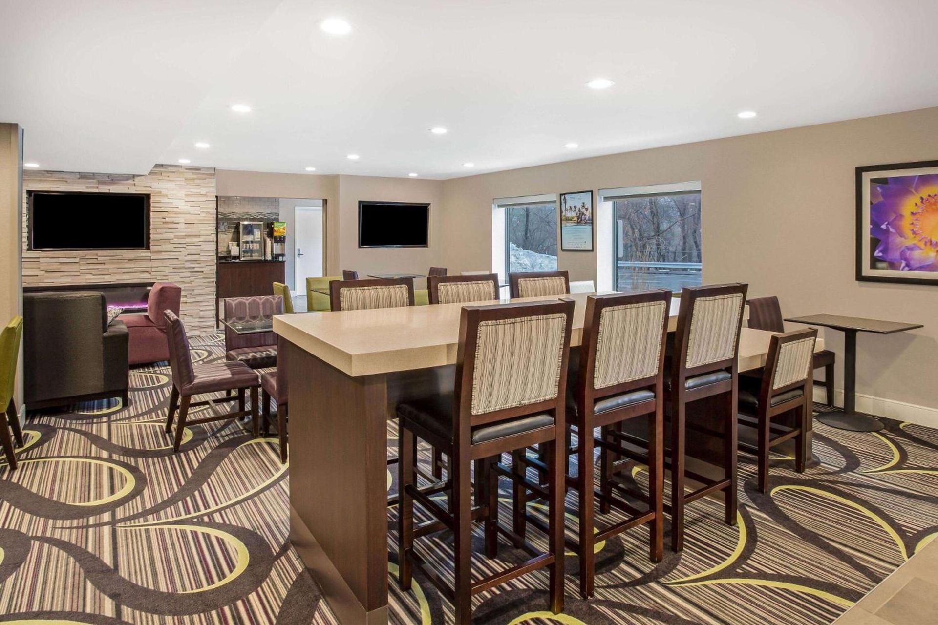 La Quinta by Wyndham Hartford Bradley Airport photo 38