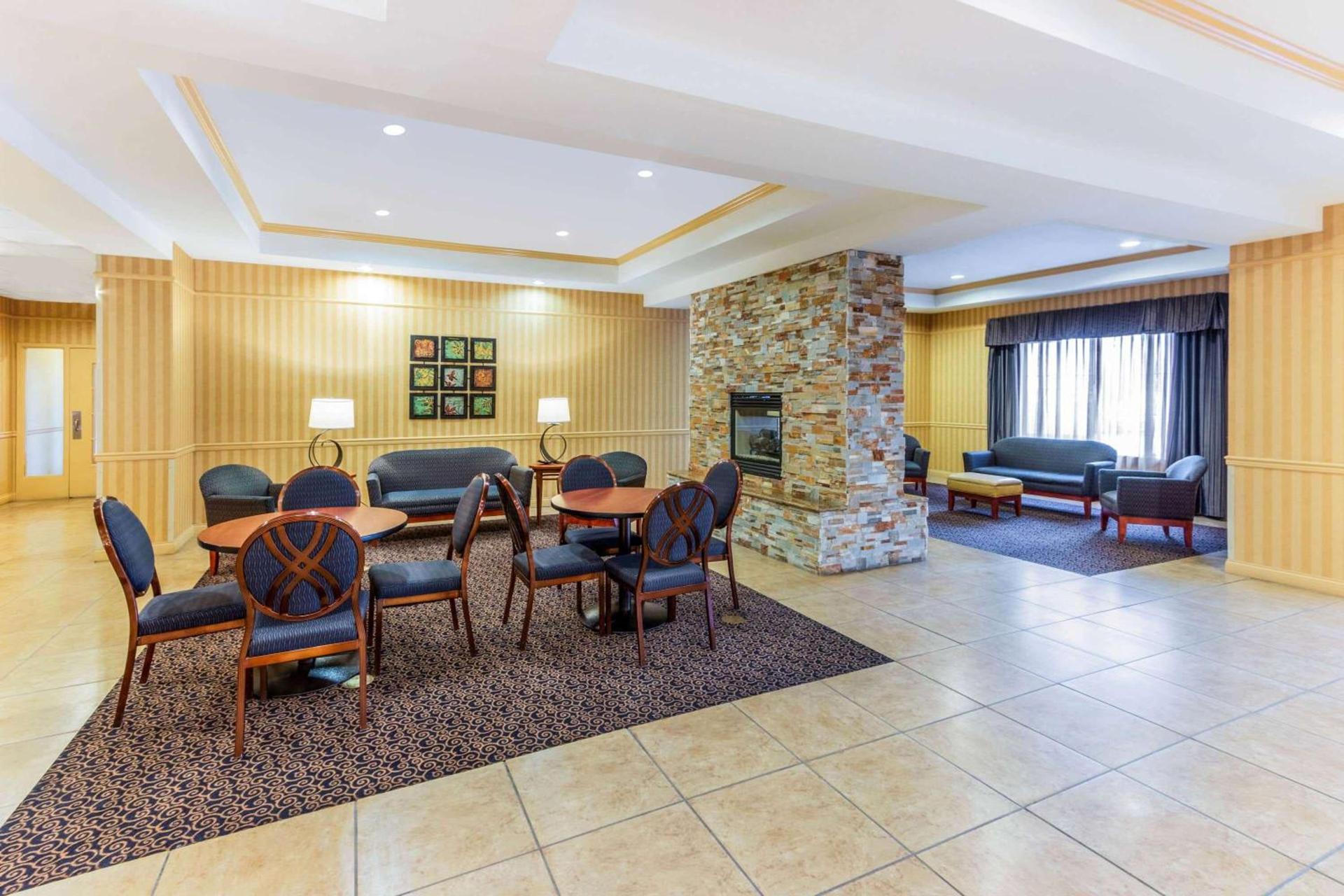 La Quinta by Wyndham Hobbs photo 9