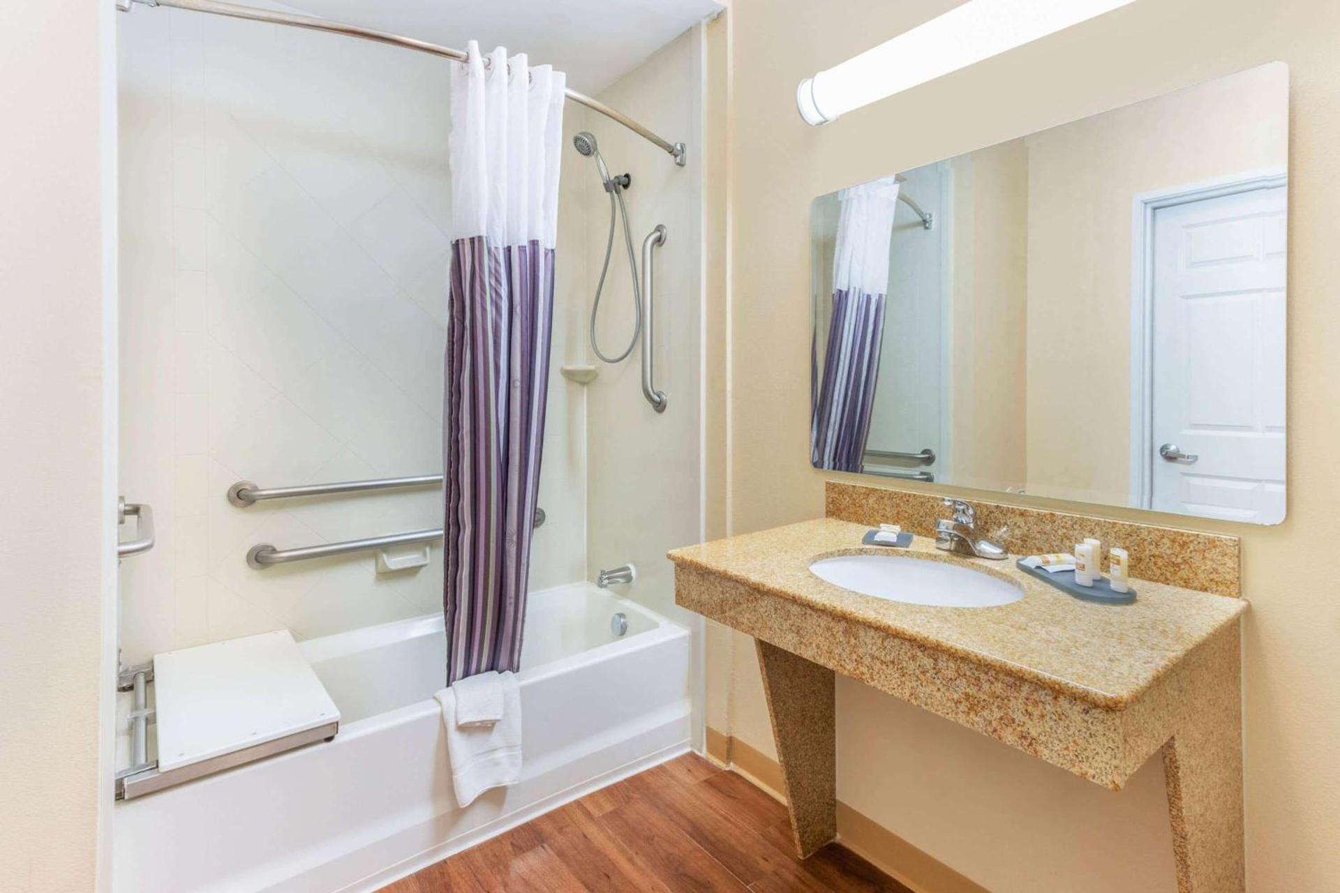 La Quinta by Wyndham Hobbs photo 21