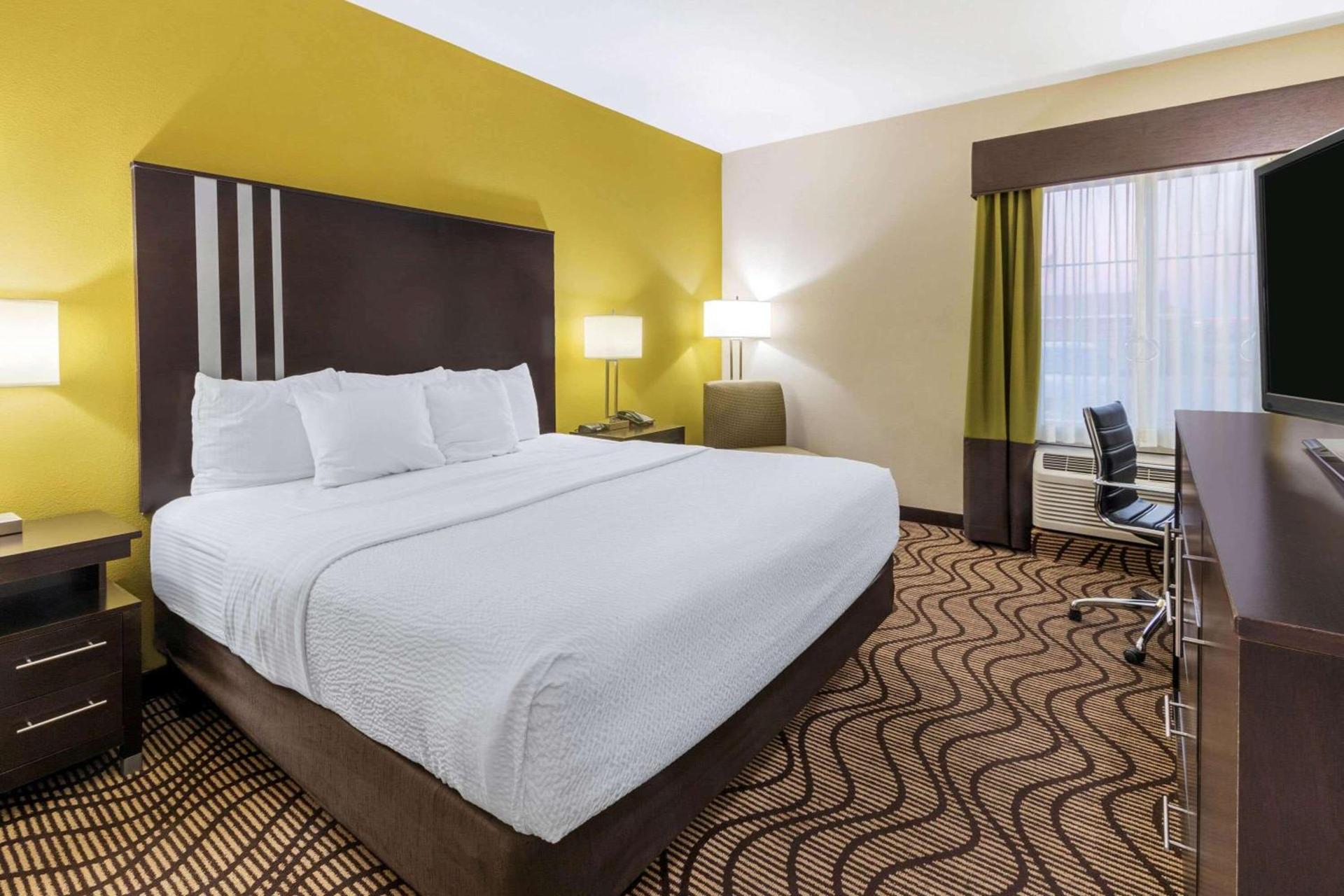 La Quinta by Wyndham Artesia photo 14