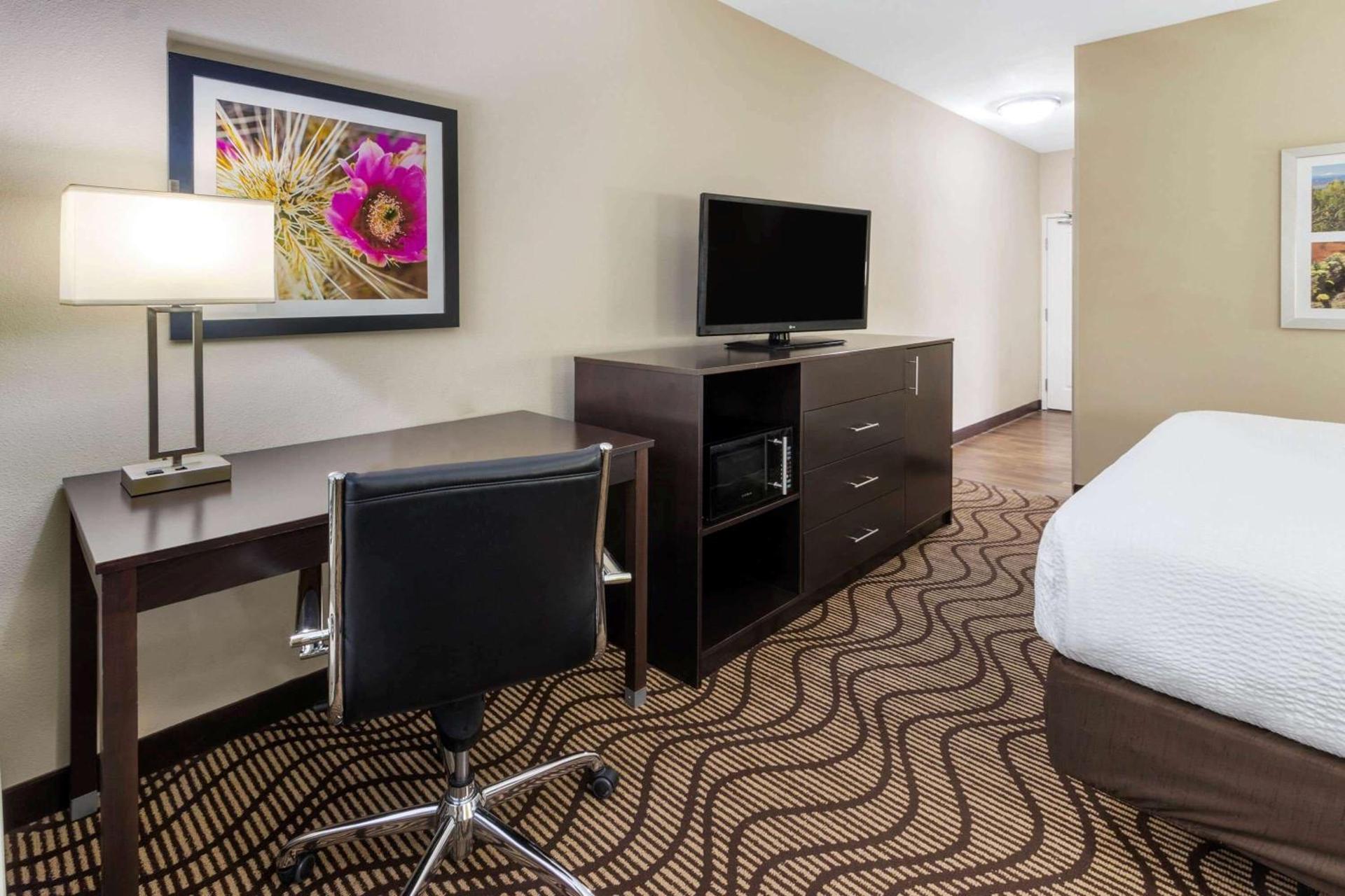 La Quinta by Wyndham Artesia photo 15
