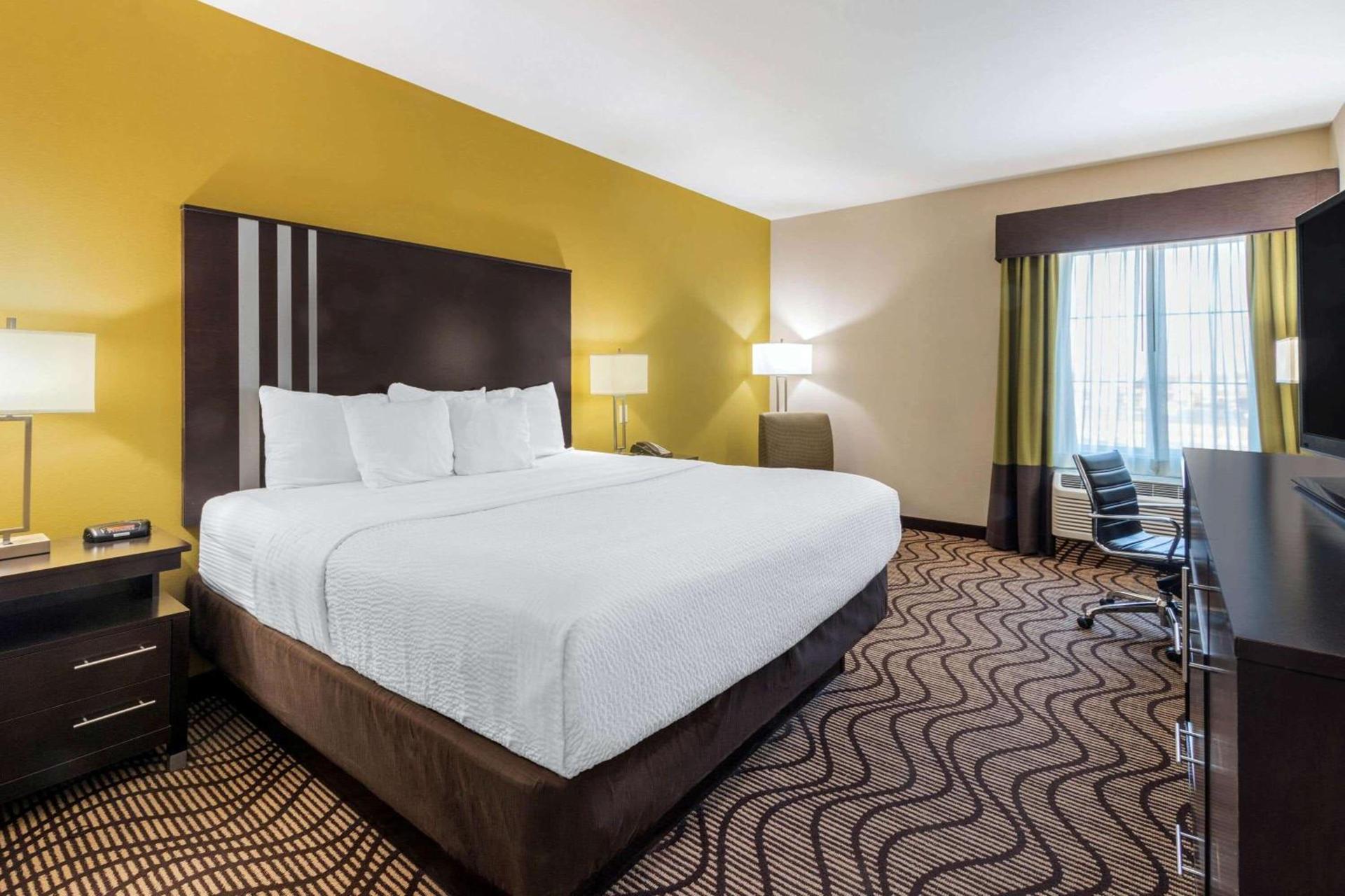 La Quinta by Wyndham Artesia photo 16