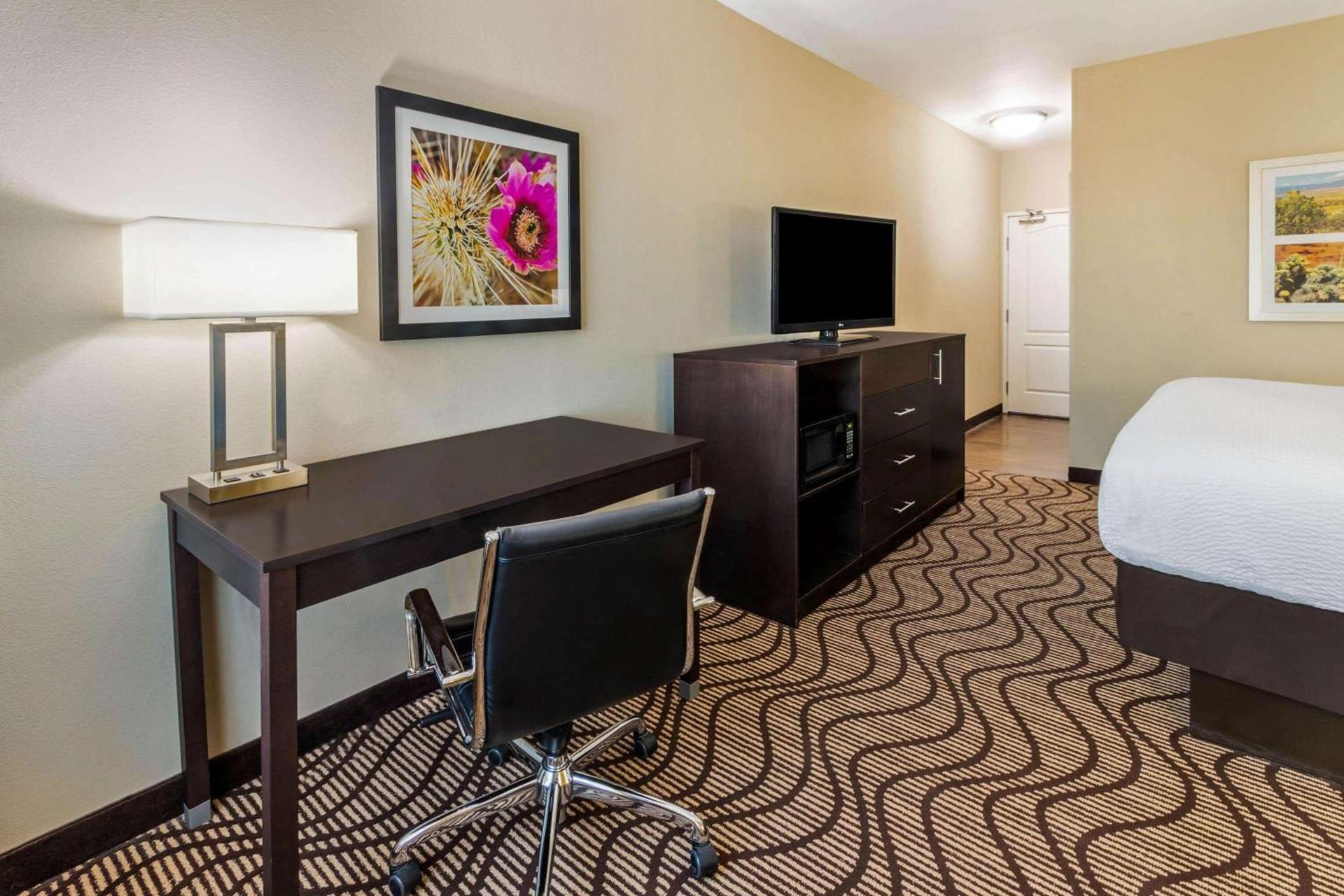 La Quinta by Wyndham Artesia photo 17