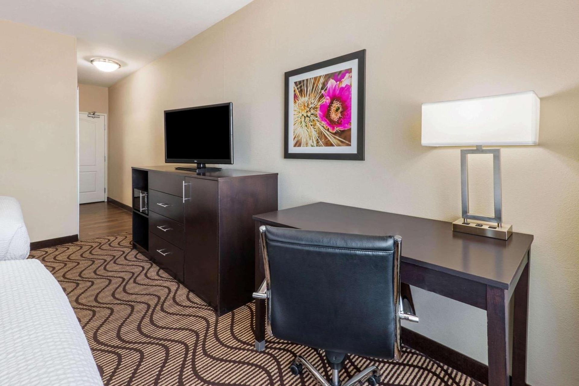 La Quinta by Wyndham Artesia photo 21