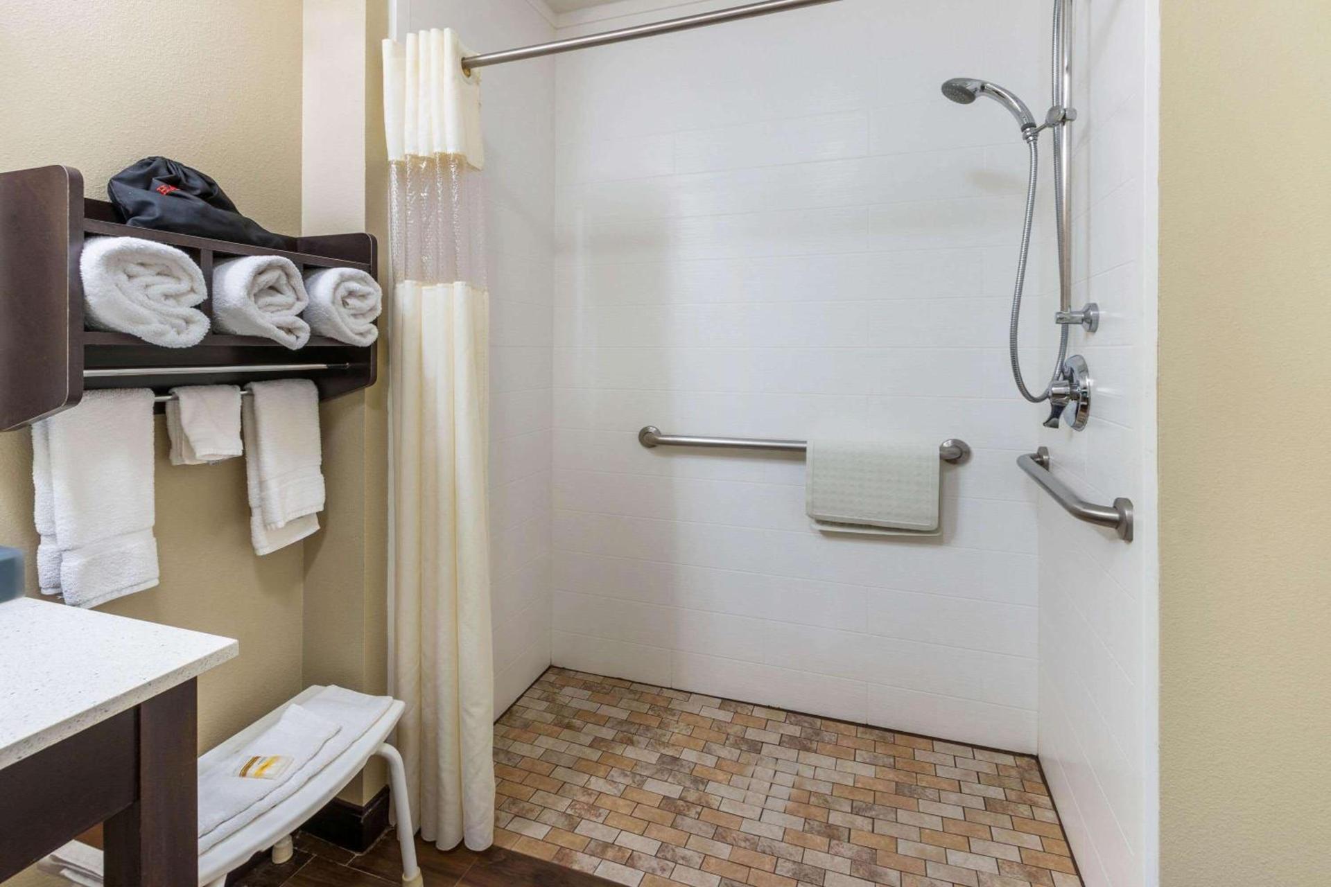 La Quinta by Wyndham Artesia photo 22