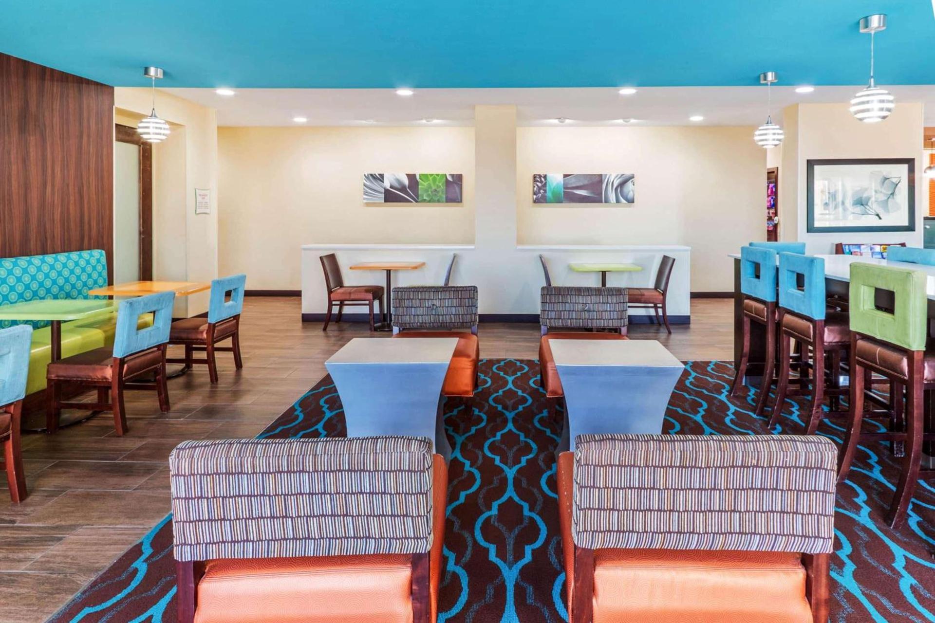 La Quinta by Wyndham Artesia photo 43