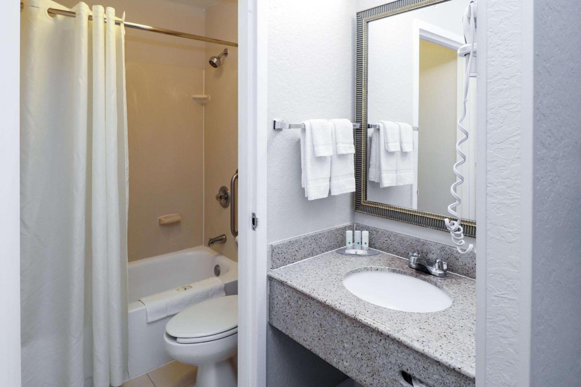 Quality Inn Miami Airport - Doral photo 15