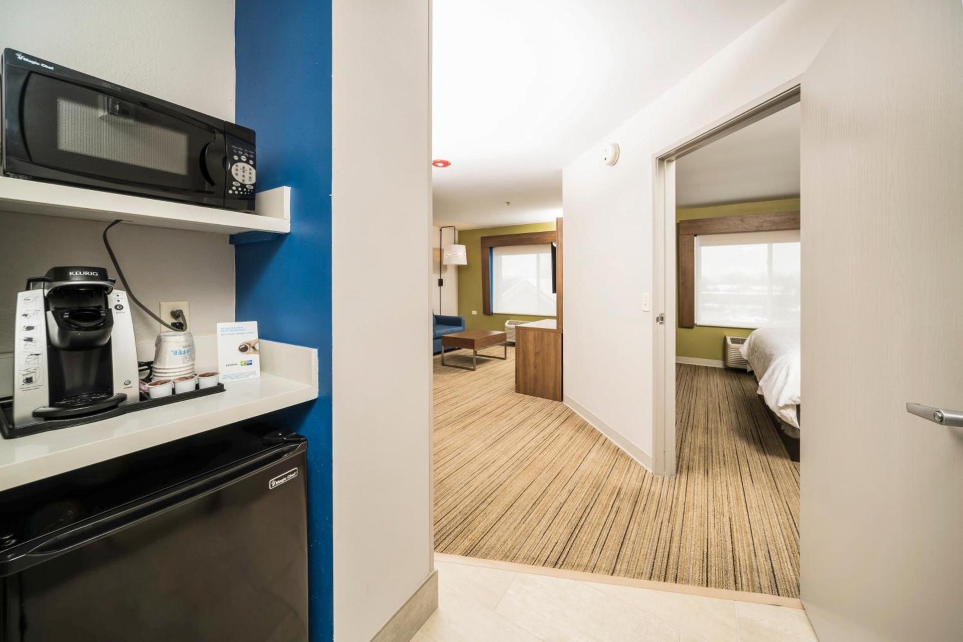 Holiday Inn Express Chicago Northwest-Vernon Hills by IHG photo 50