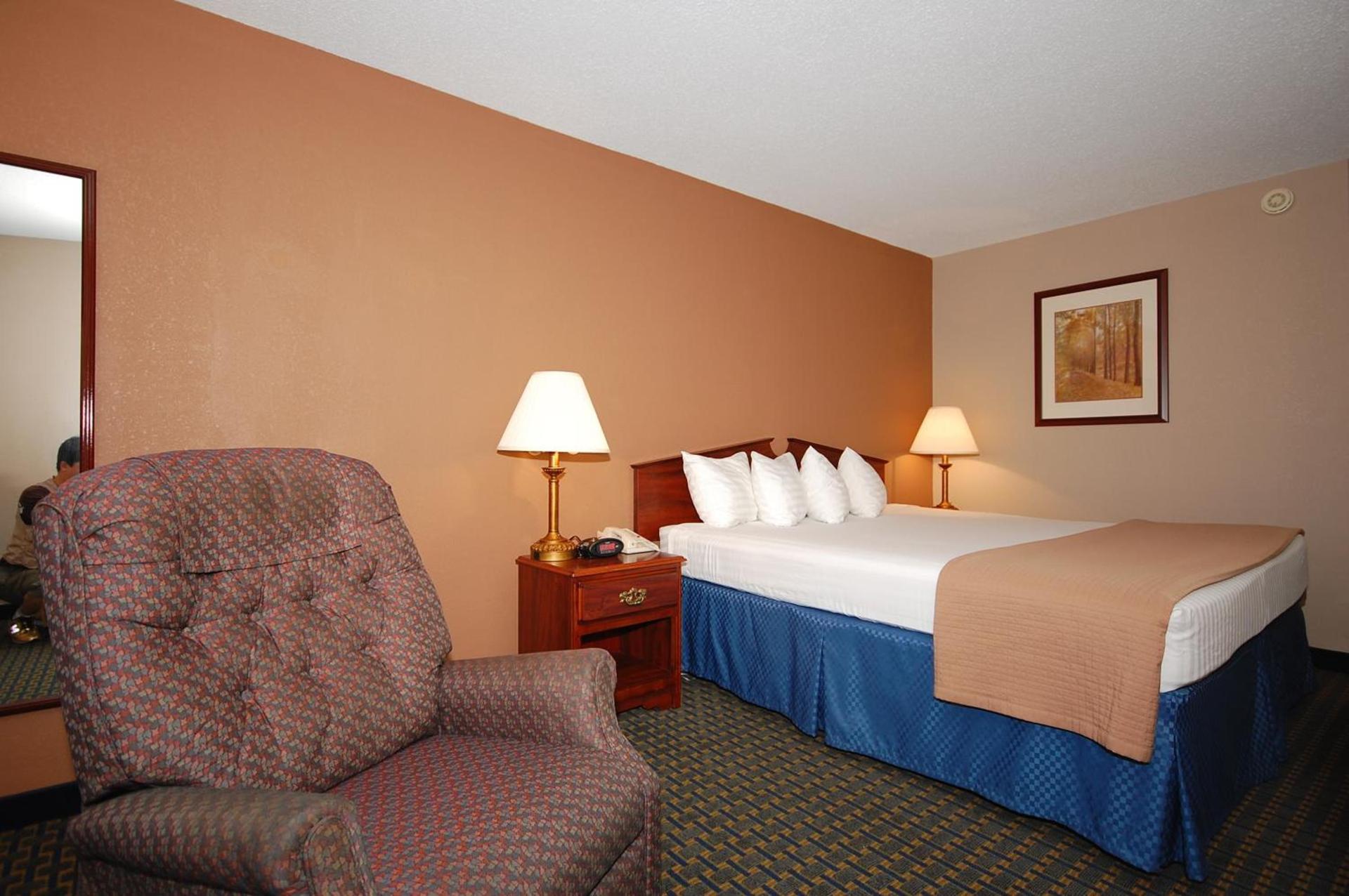 Magnuson Hotel Red Baron photo 10