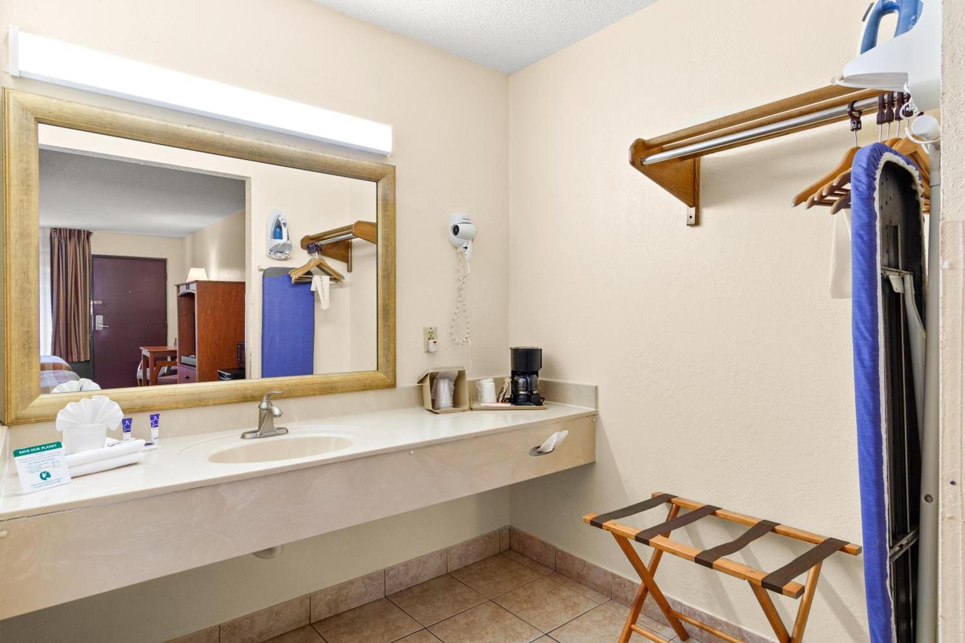 Americas Best Value Inn Ocean Inn photo 3