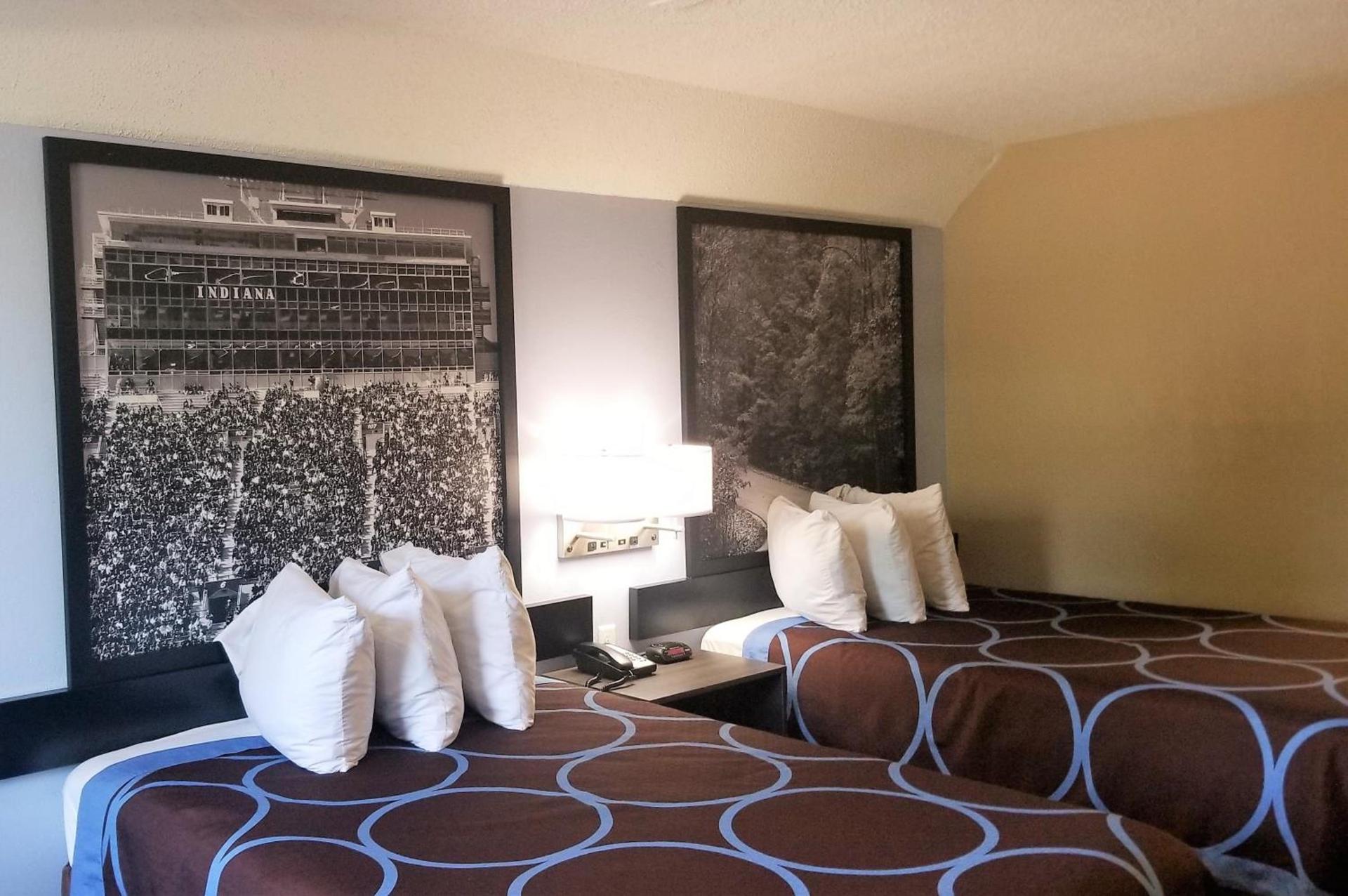 Super 8 by Wyndham Brownsburg photo 27
