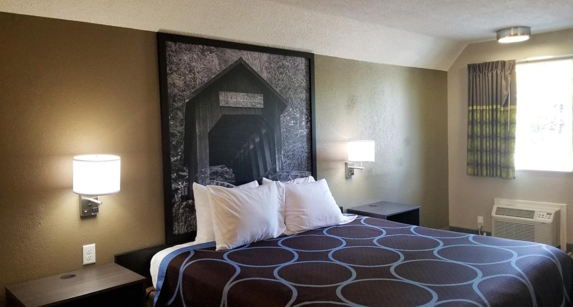 Super 8 by Wyndham Brownsburg photo 33