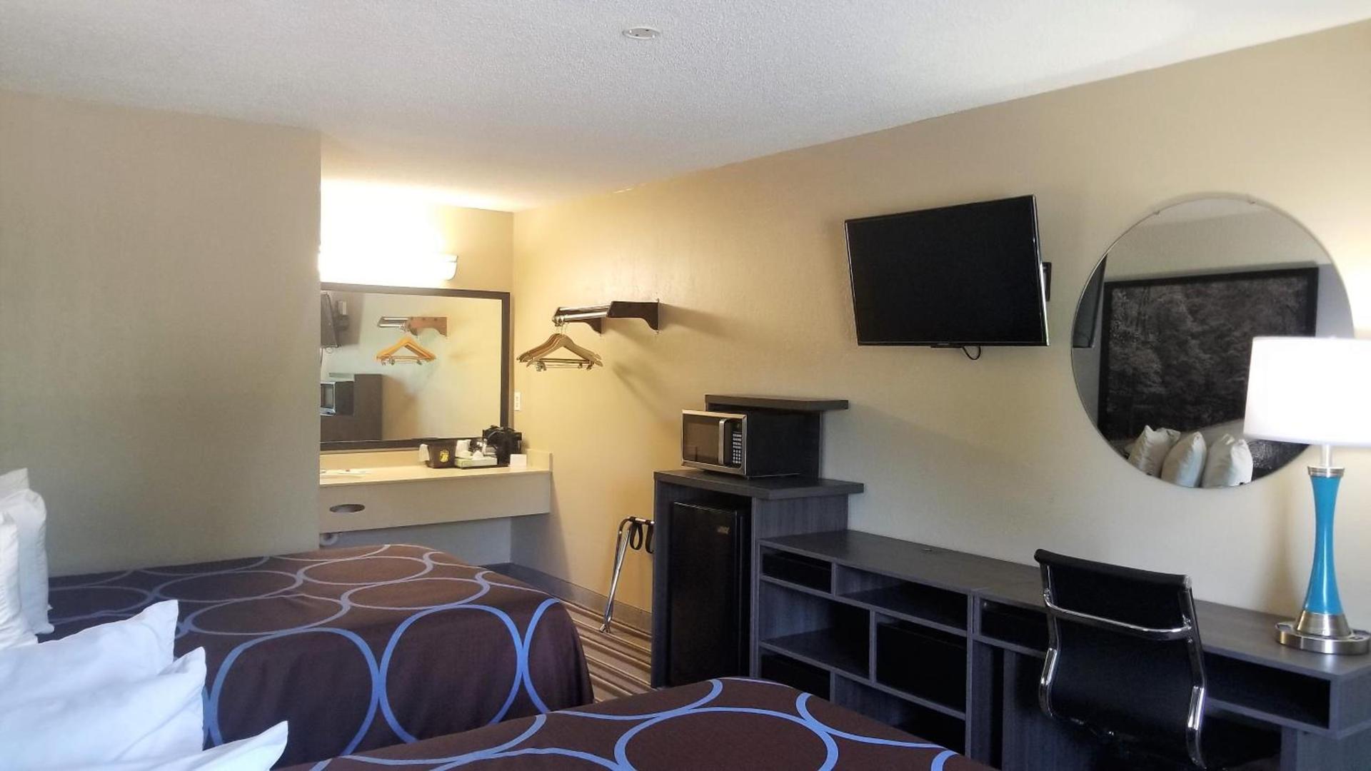 Super 8 by Wyndham Brownsburg photo 20