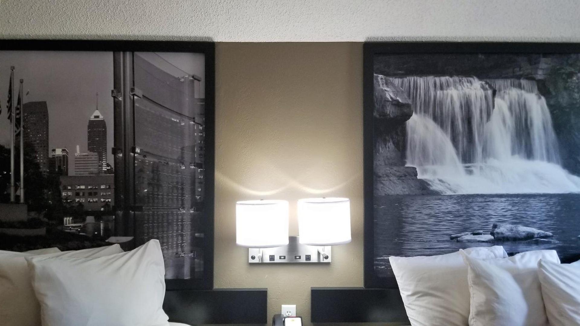 Super 8 by Wyndham Brownsburg photo 29