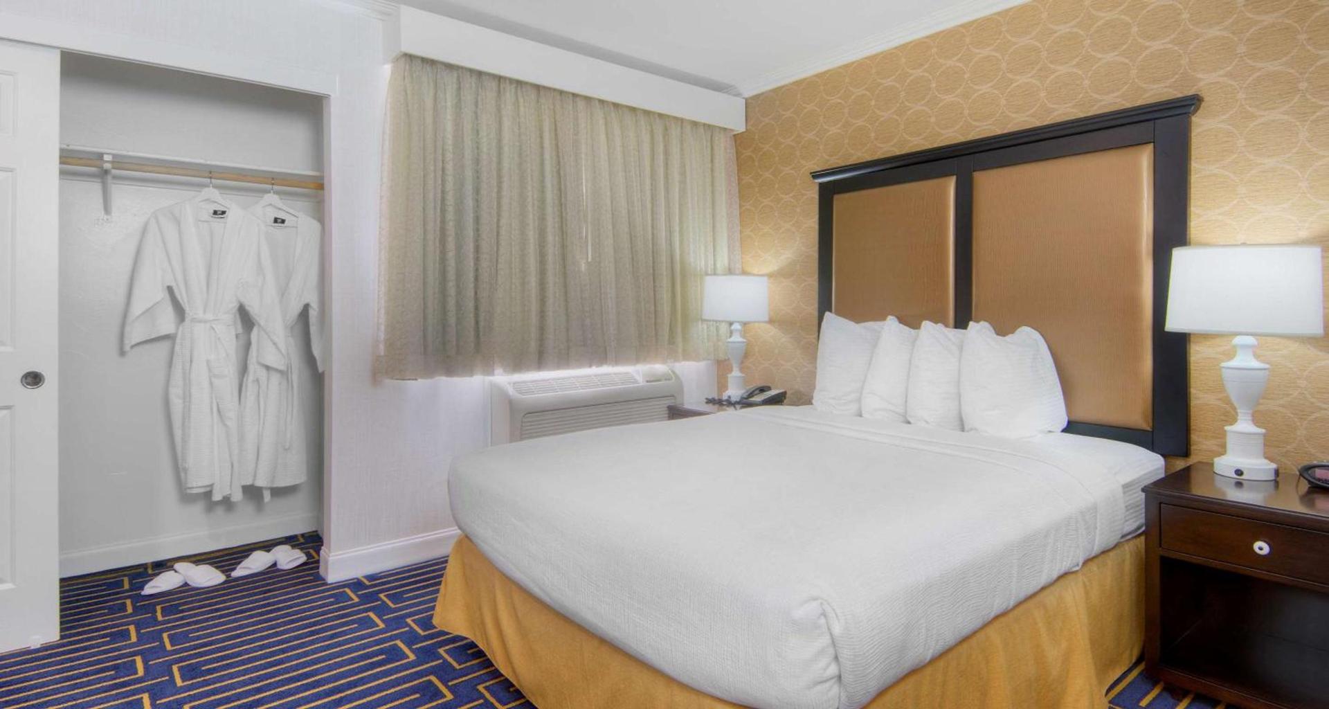 Best Western Plus Palm Court Hotel photo 37