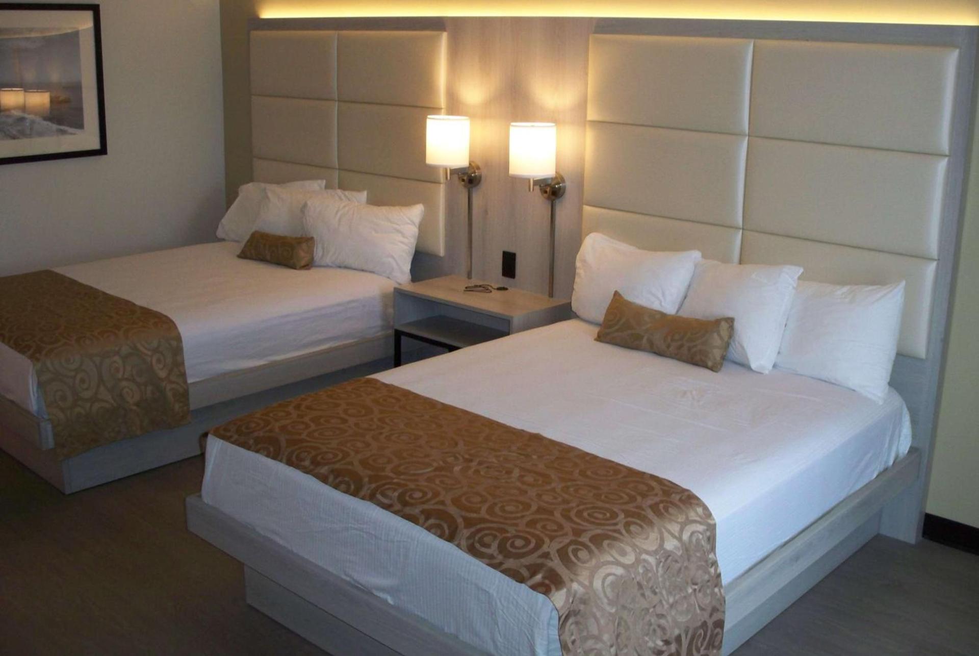 Ramada by Wyndham Burbank Airport photo 10