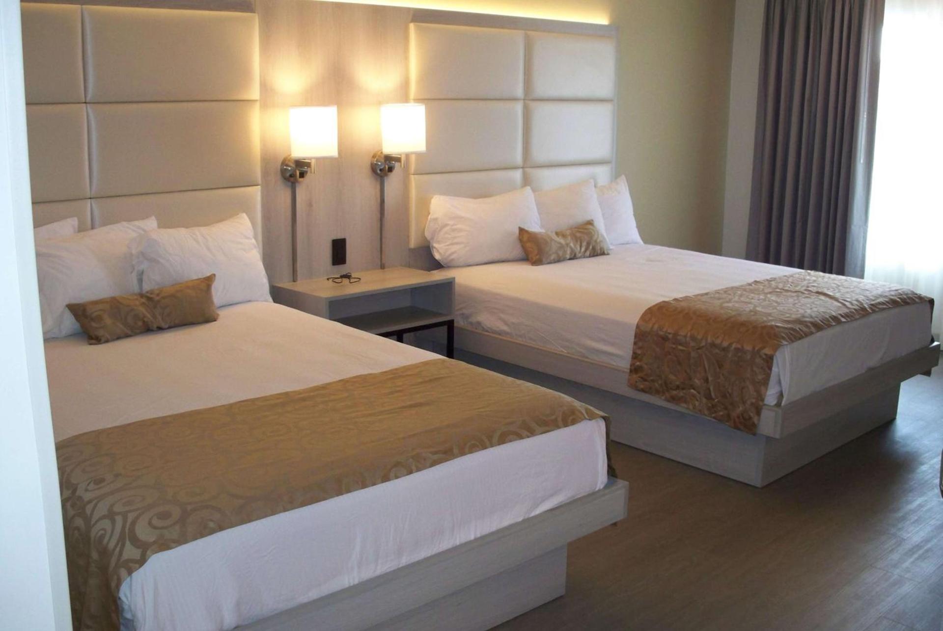 Ramada by Wyndham Burbank Airport photo 11