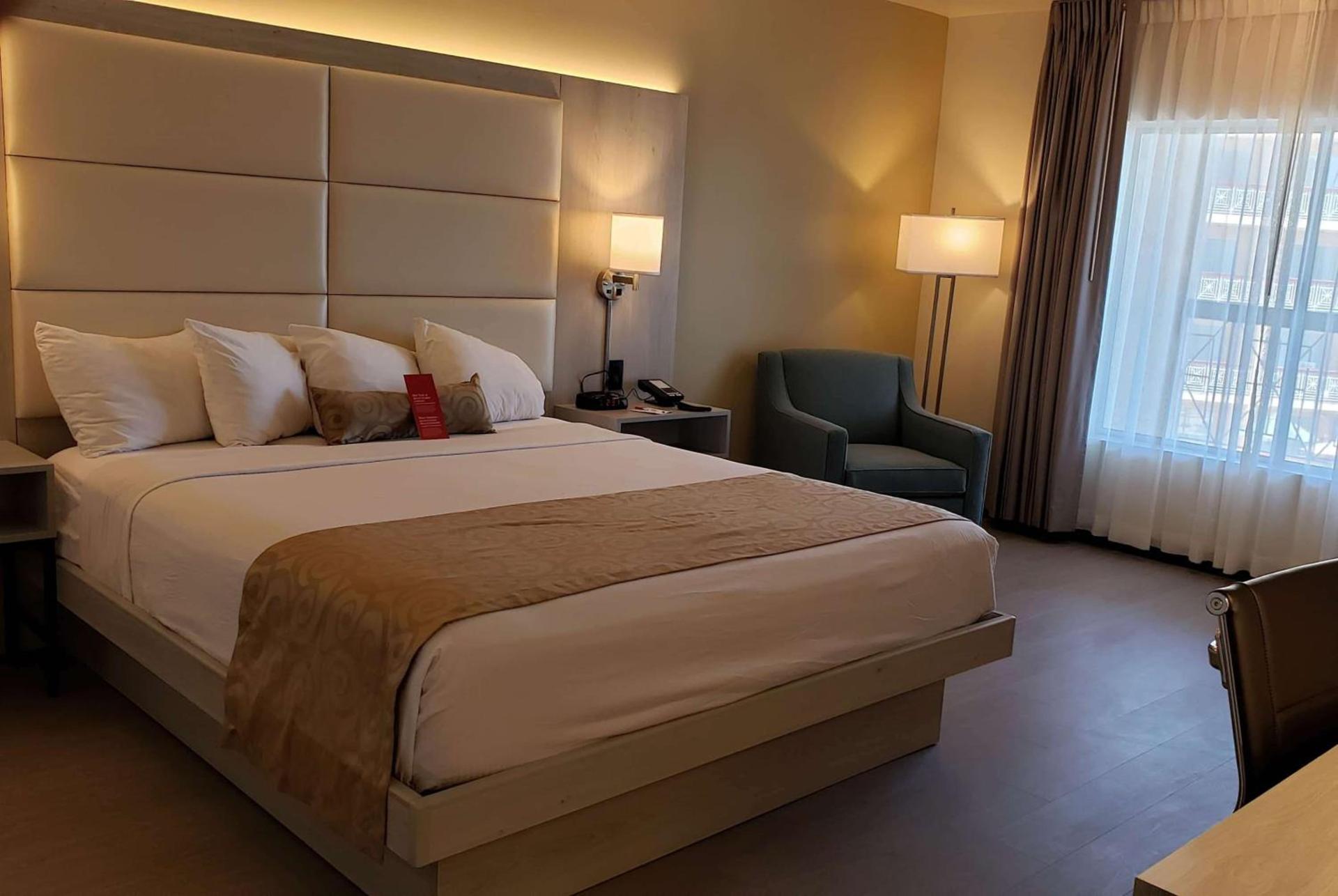 Ramada by Wyndham Burbank Airport photo 12