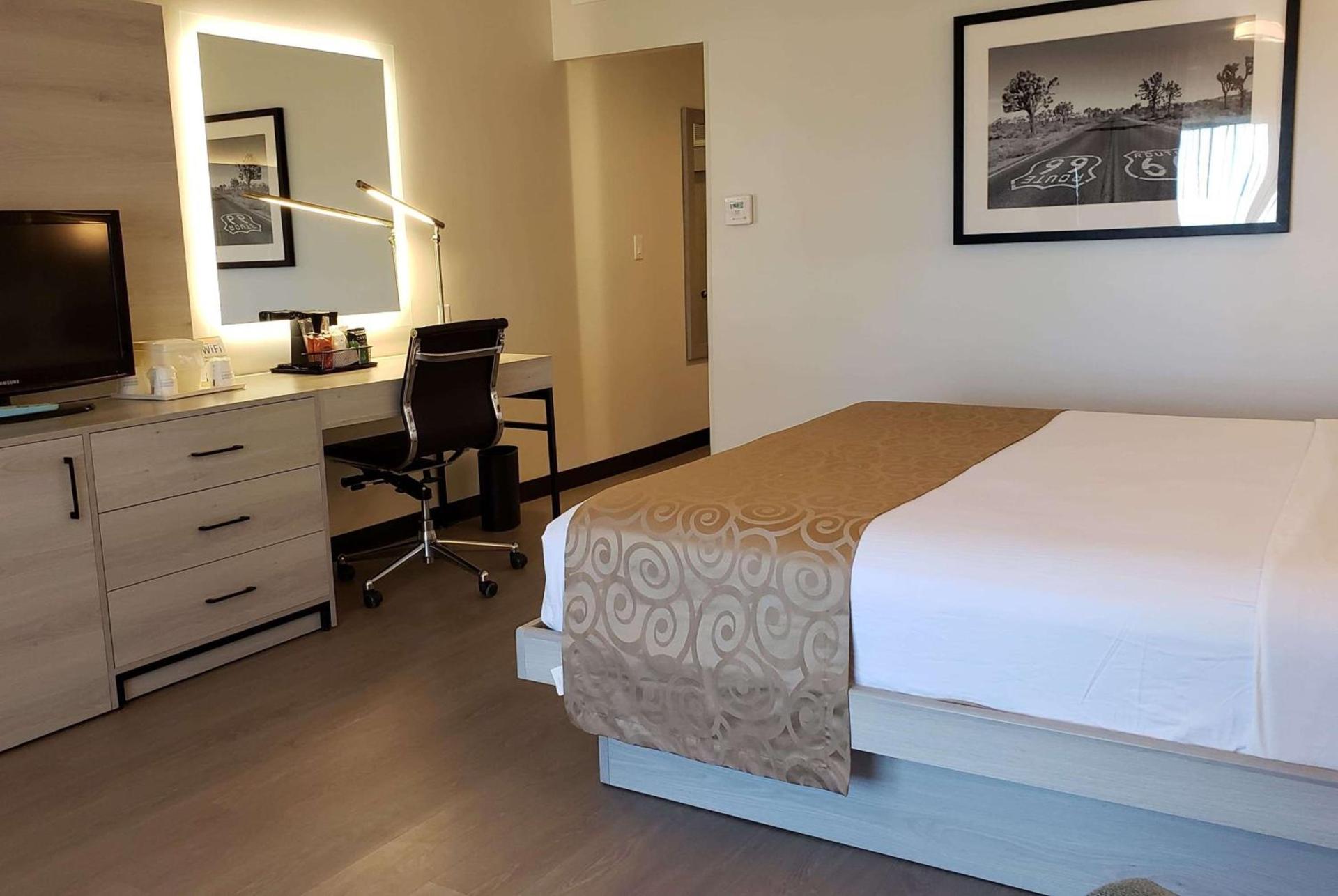 Ramada by Wyndham Burbank Airport photo 13