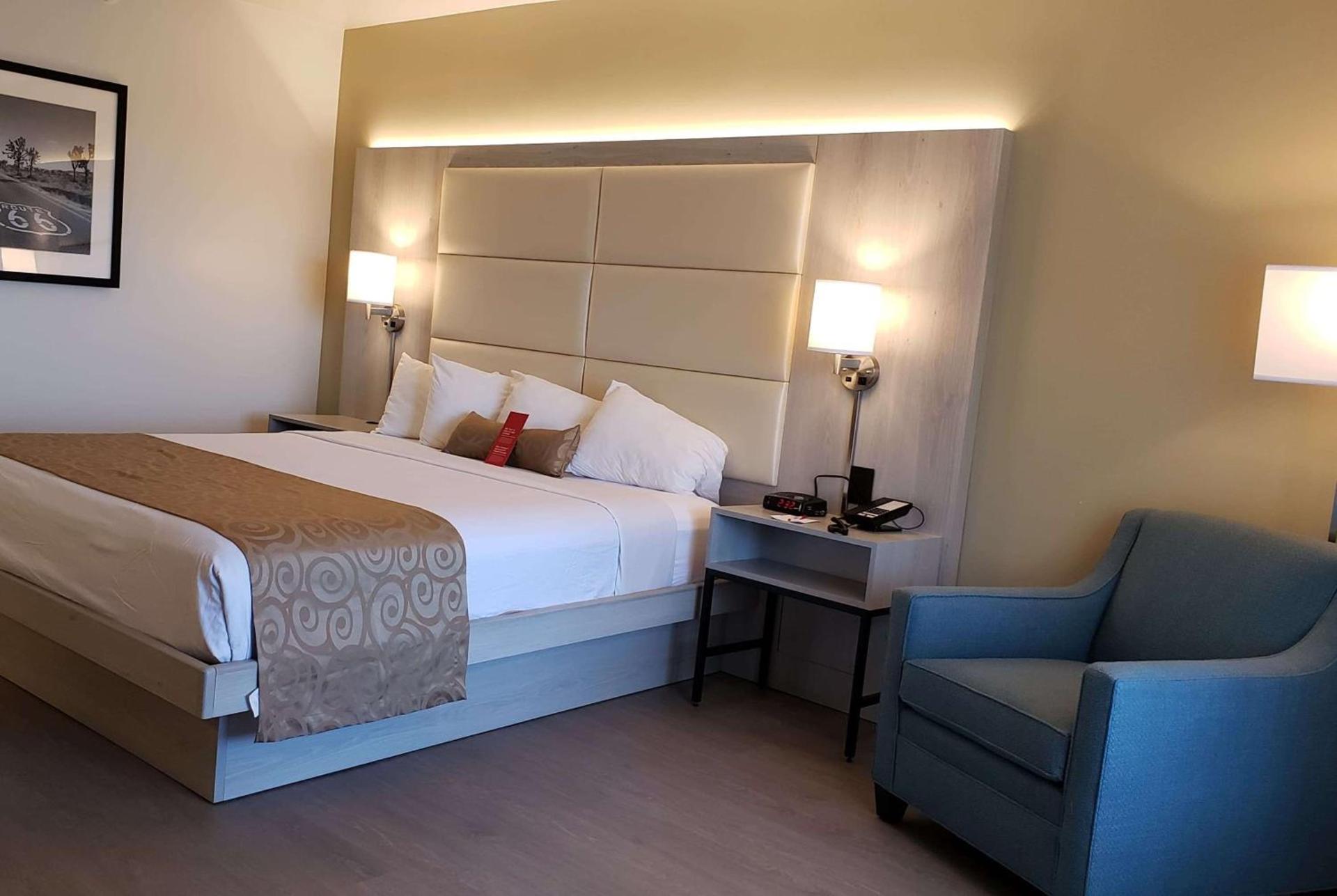 Ramada by Wyndham Burbank Airport photo 14