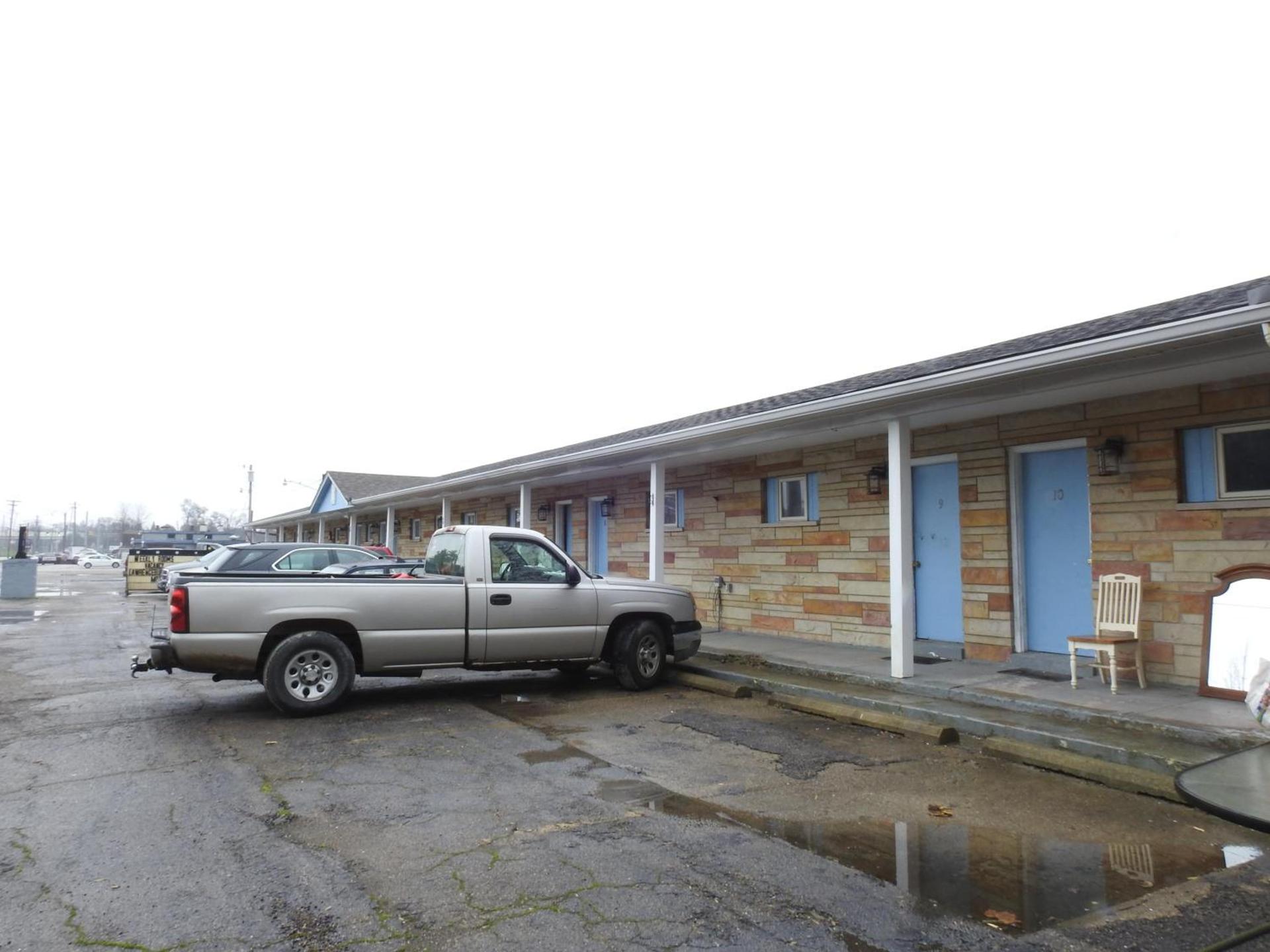 LAWRENCEBURG MOTEL photo 1