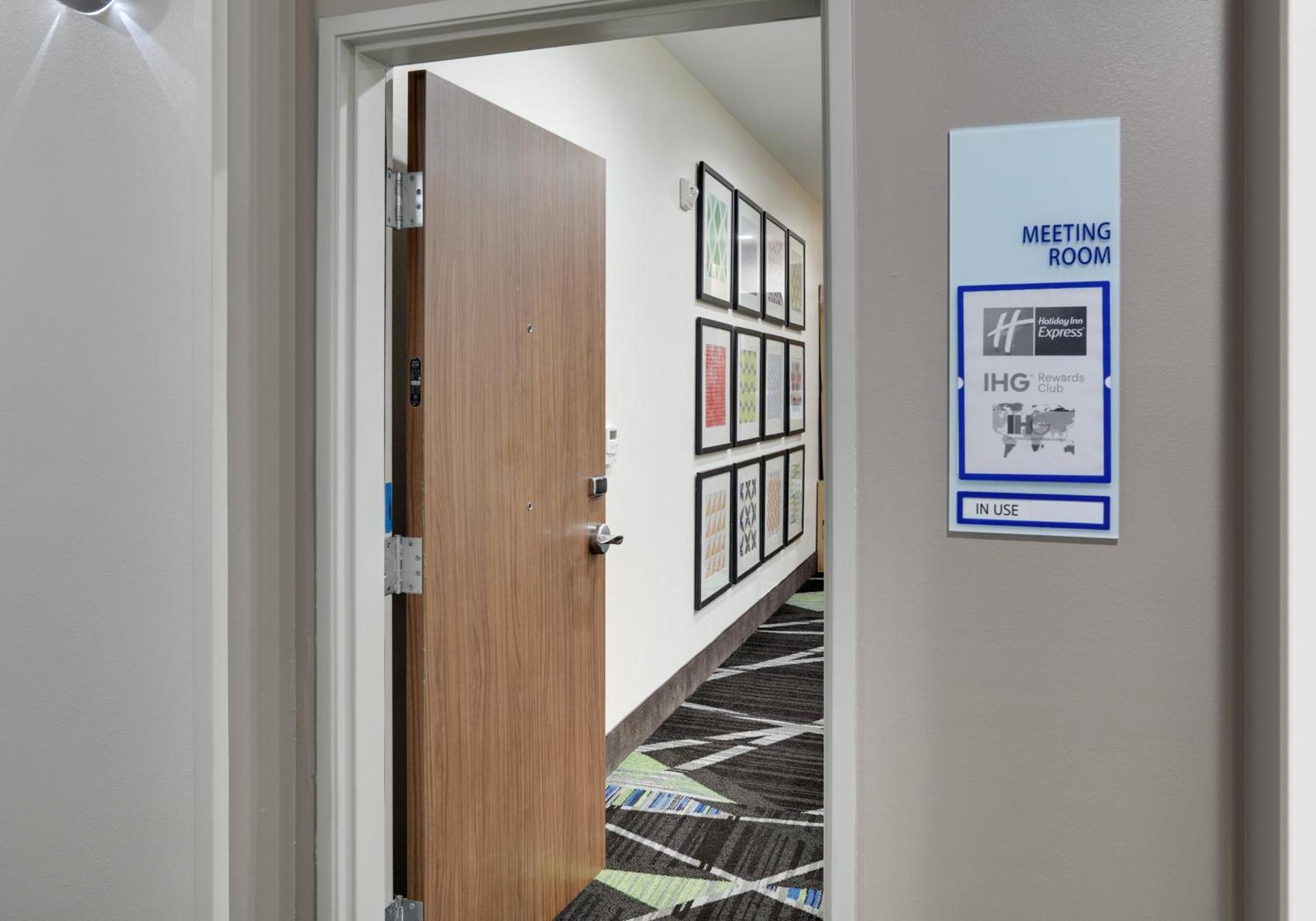 Holiday Inn Express & Suites San Antonio NW near SeaWorld by IHG photo 55