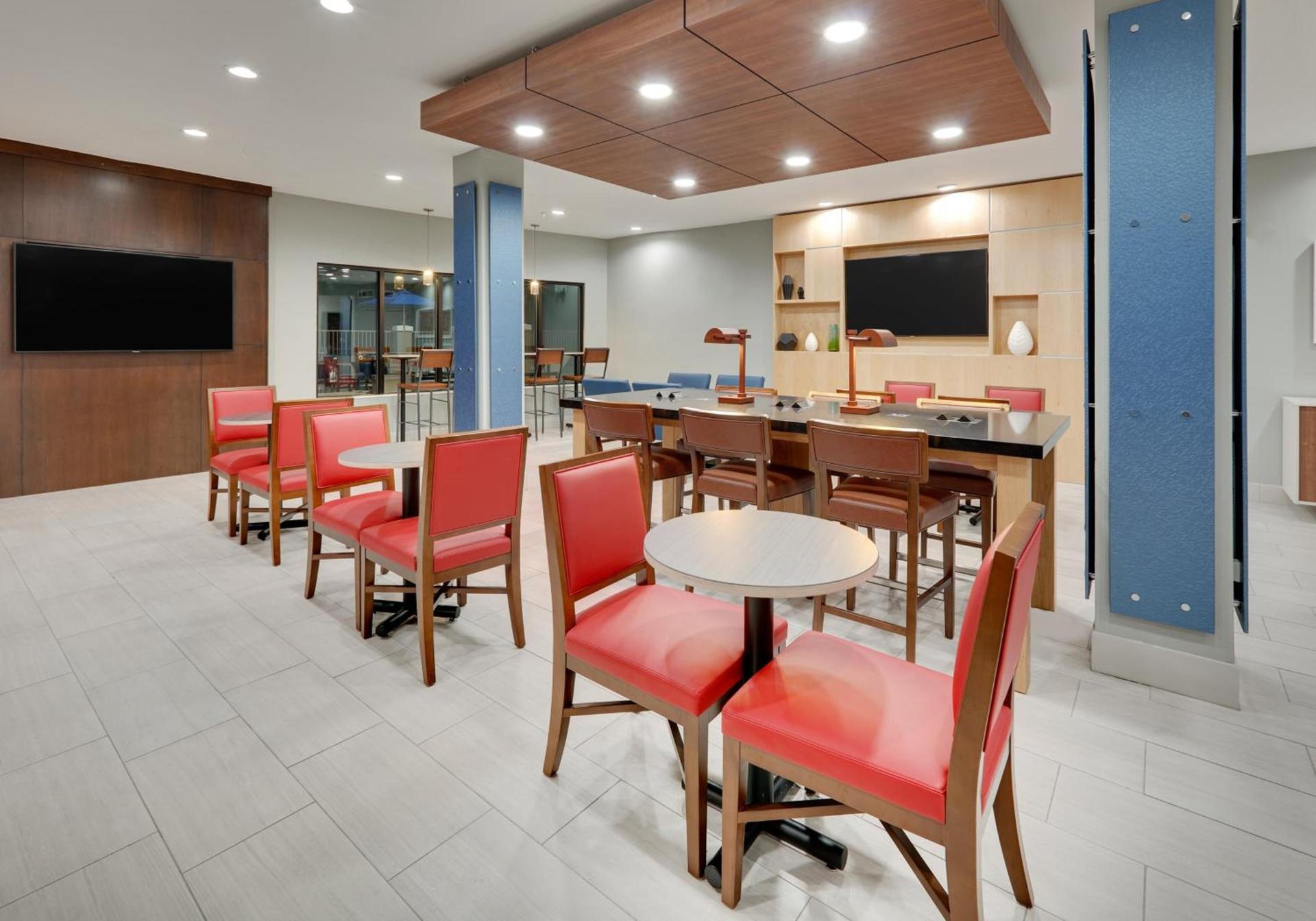 Holiday Inn Express & Suites San Antonio NW near SeaWorld by IHG photo 39