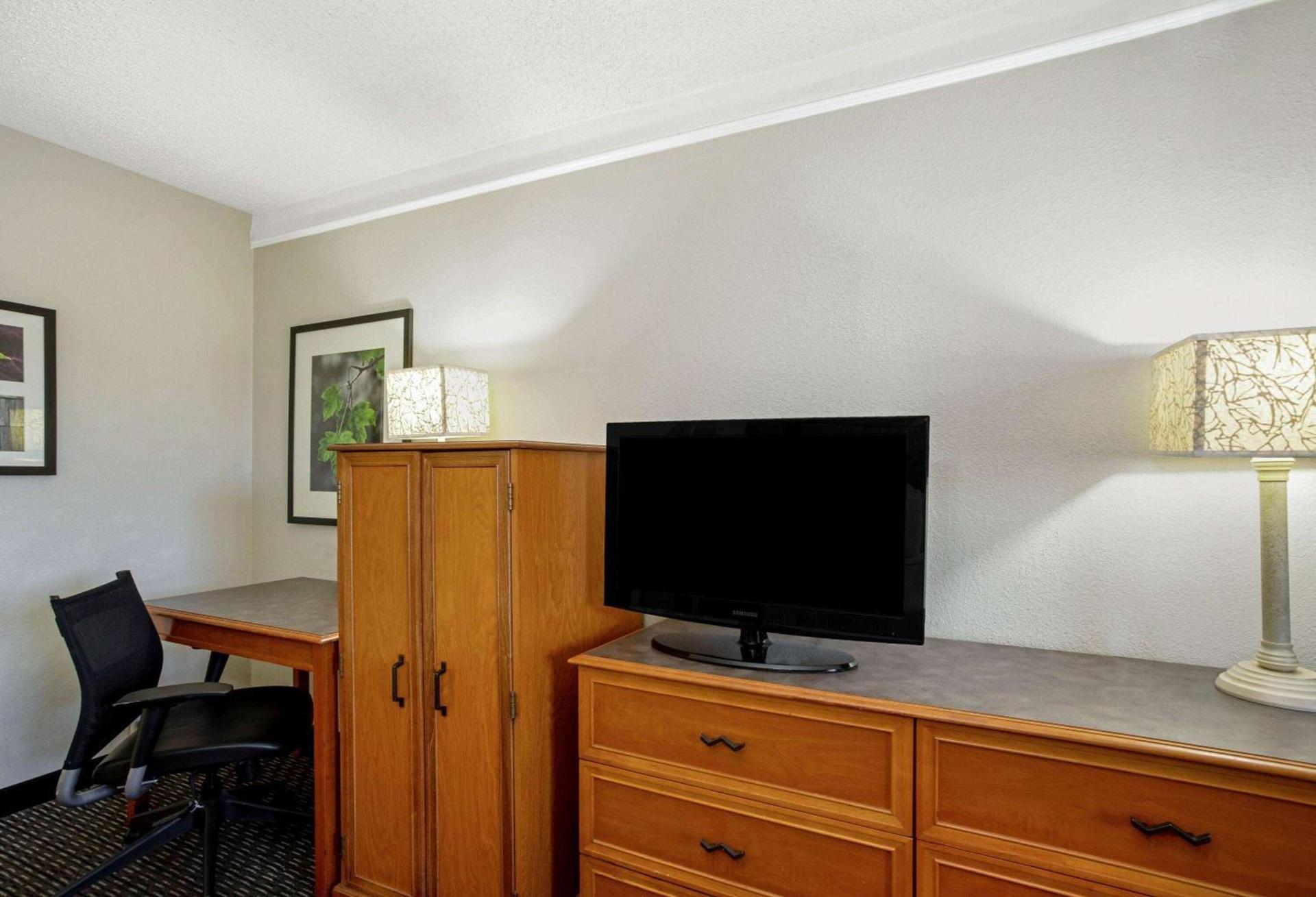La Quinta Inn by Wyndham Tucson East photo 8