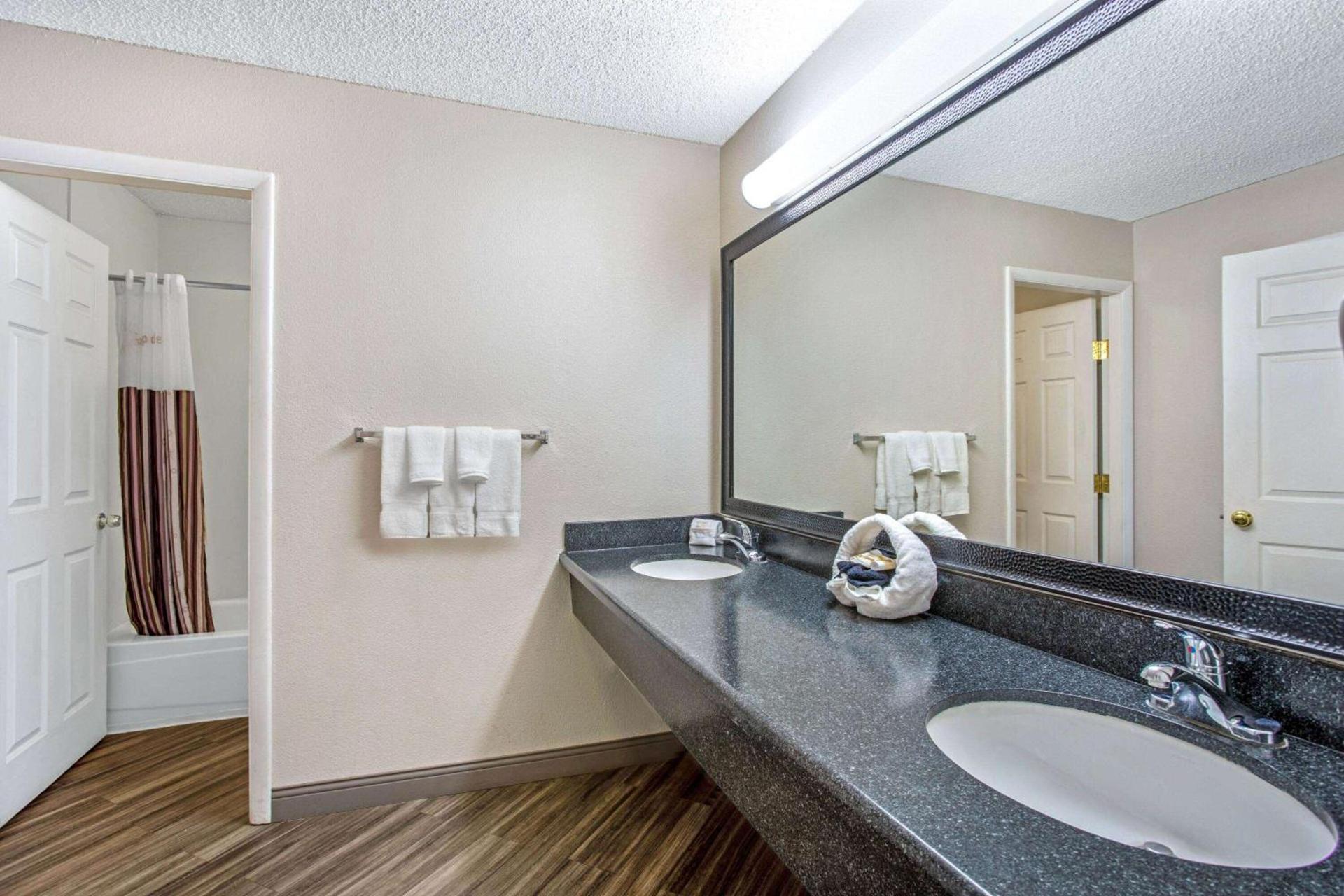 La Quinta Inn by Wyndham Tucson East photo 18