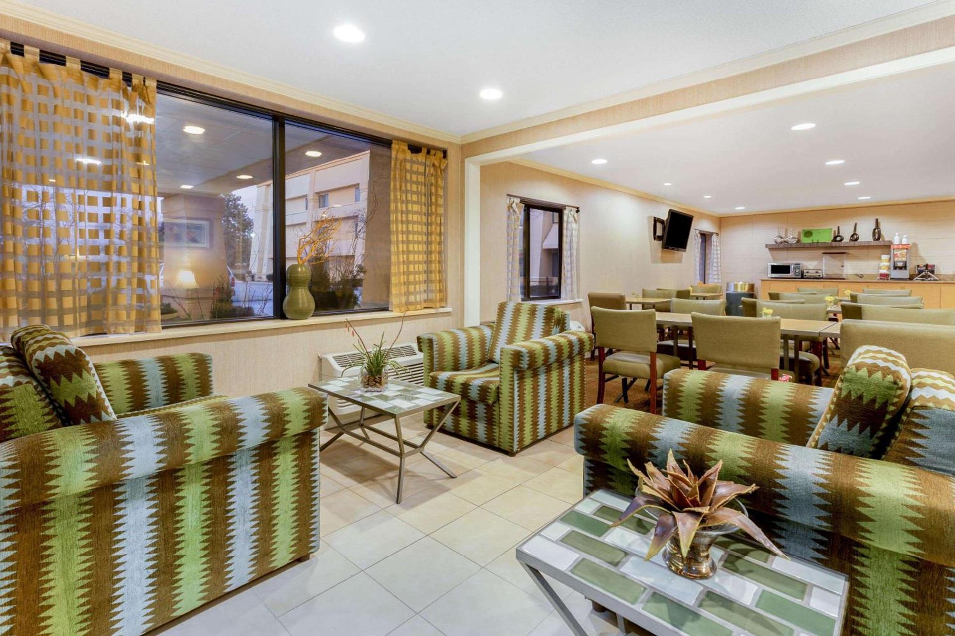 La Quinta Inn by Wyndham Chicago Willowbrook photo 15