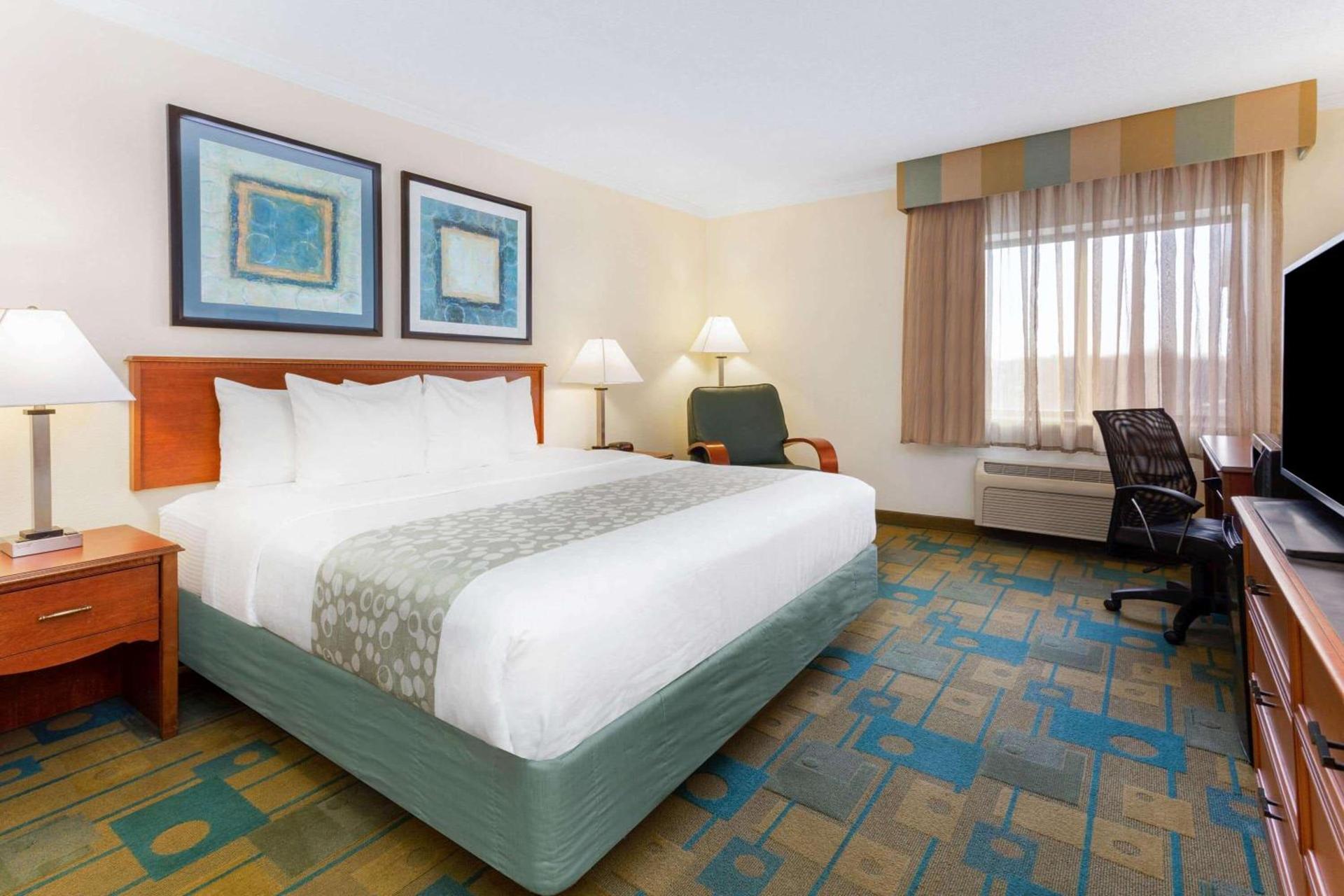 La Quinta Inn by Wyndham Chicago Willowbrook photo 28