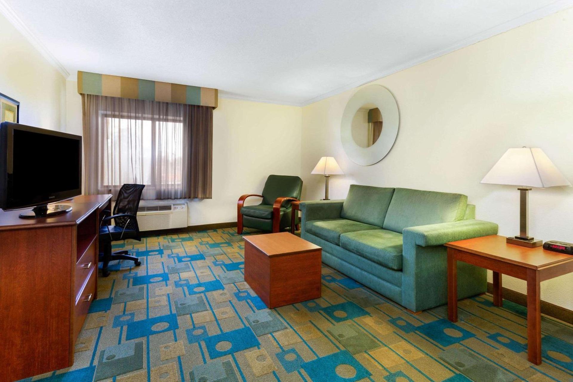 La Quinta Inn by Wyndham Chicago Willowbrook photo 31
