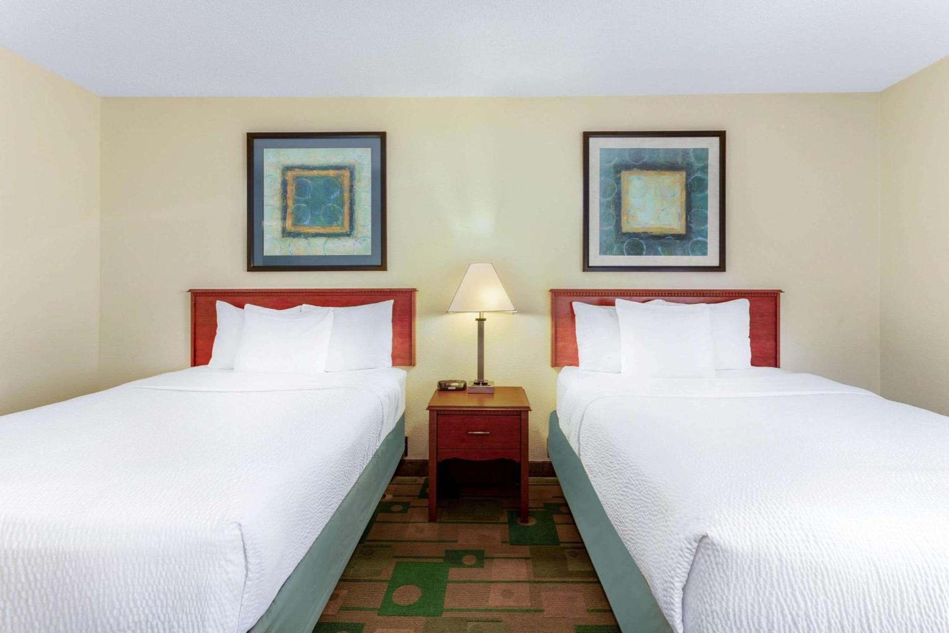 La Quinta Inn by Wyndham Chicago Willowbrook photo 35
