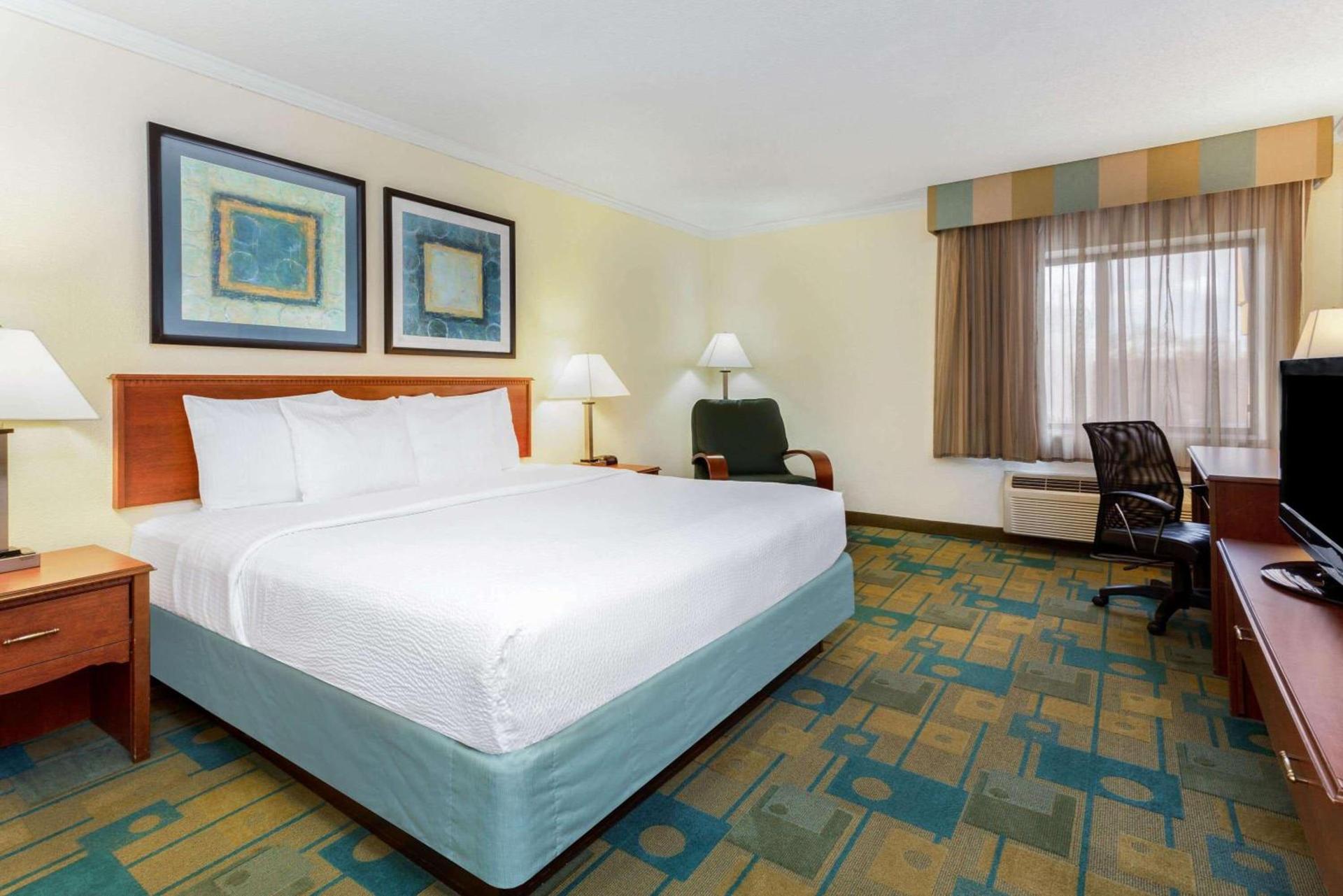 La Quinta Inn by Wyndham Chicago Willowbrook photo 27