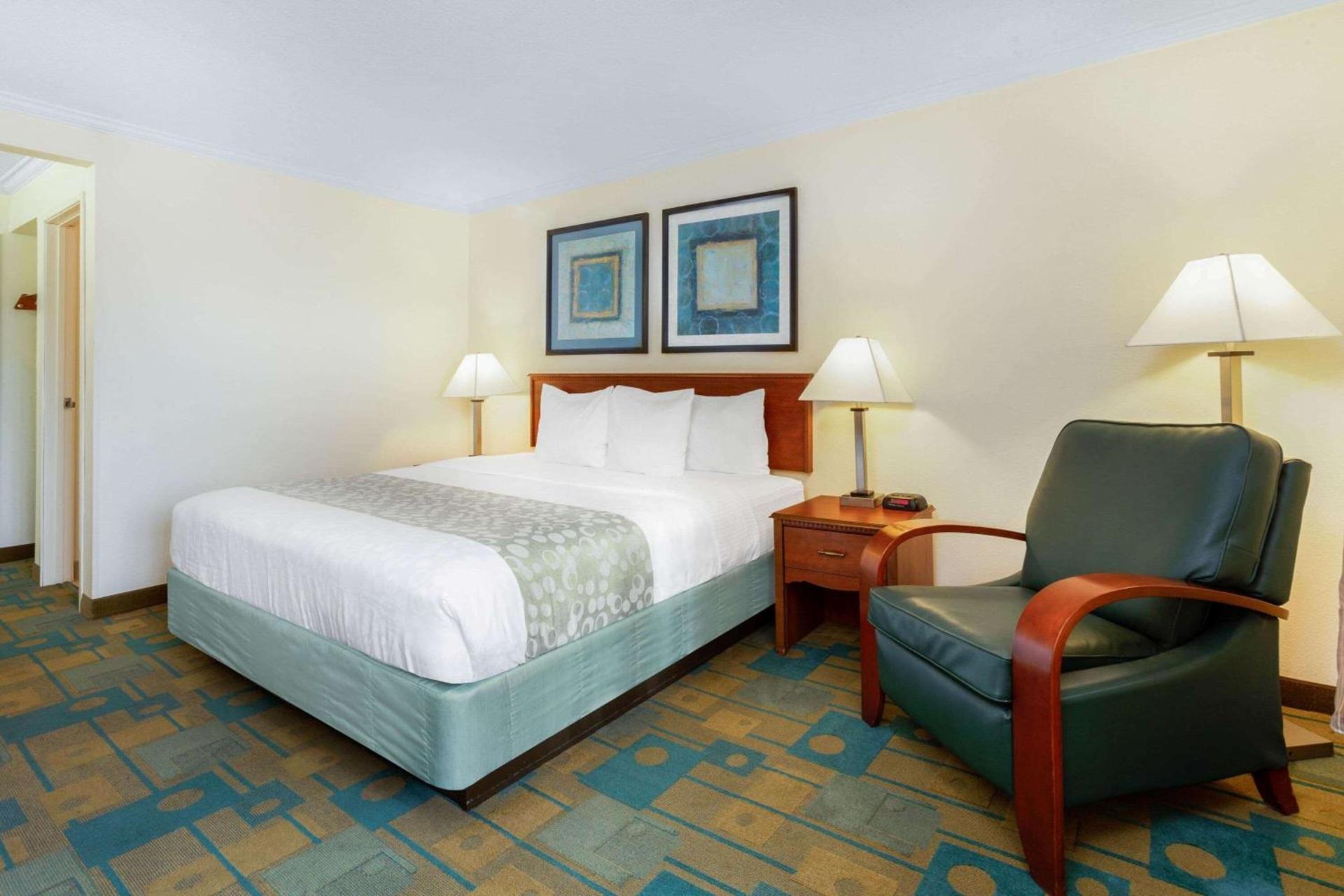 La Quinta Inn by Wyndham Chicago Willowbrook photo 26
