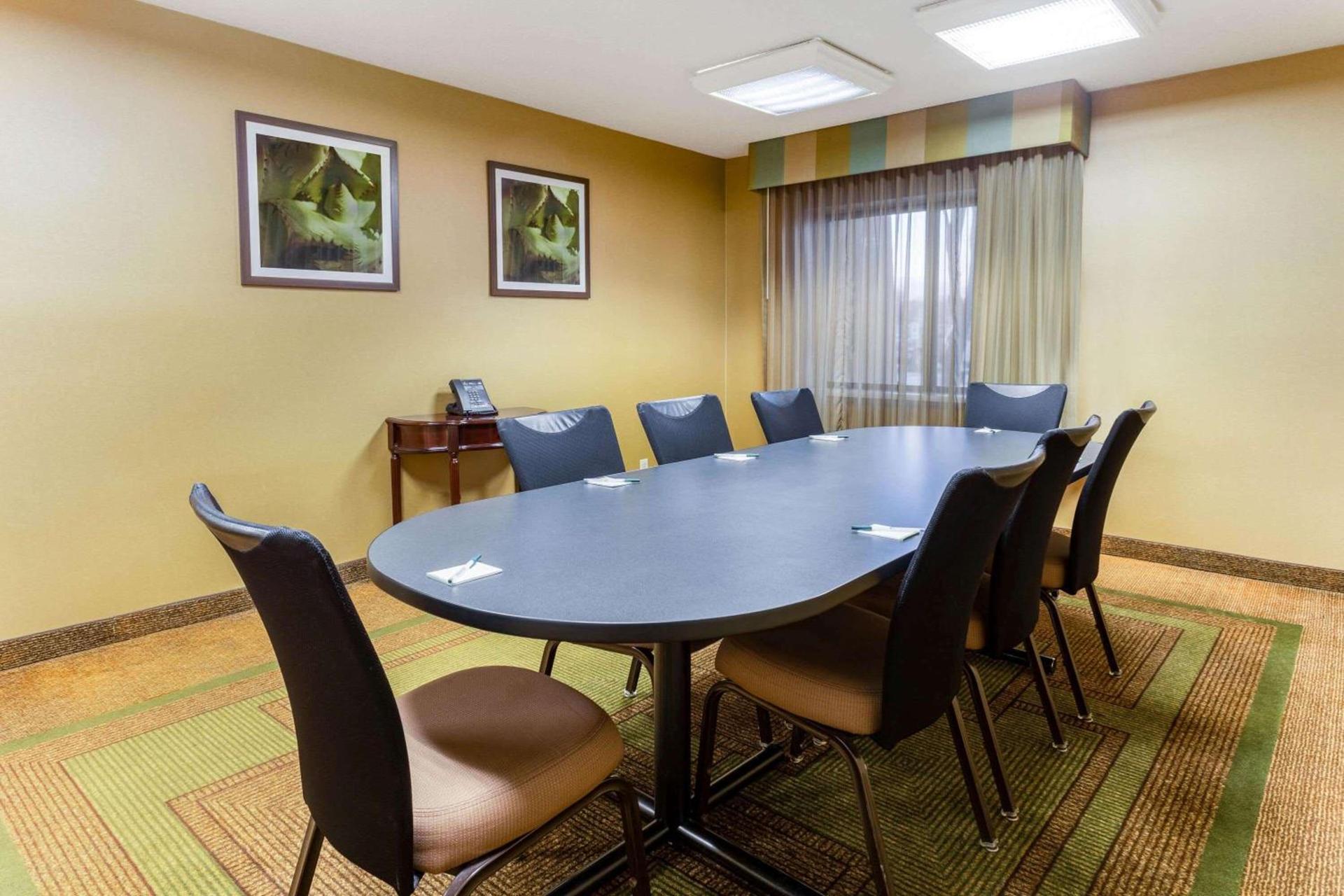 La Quinta Inn by Wyndham Chicago Willowbrook photo 20