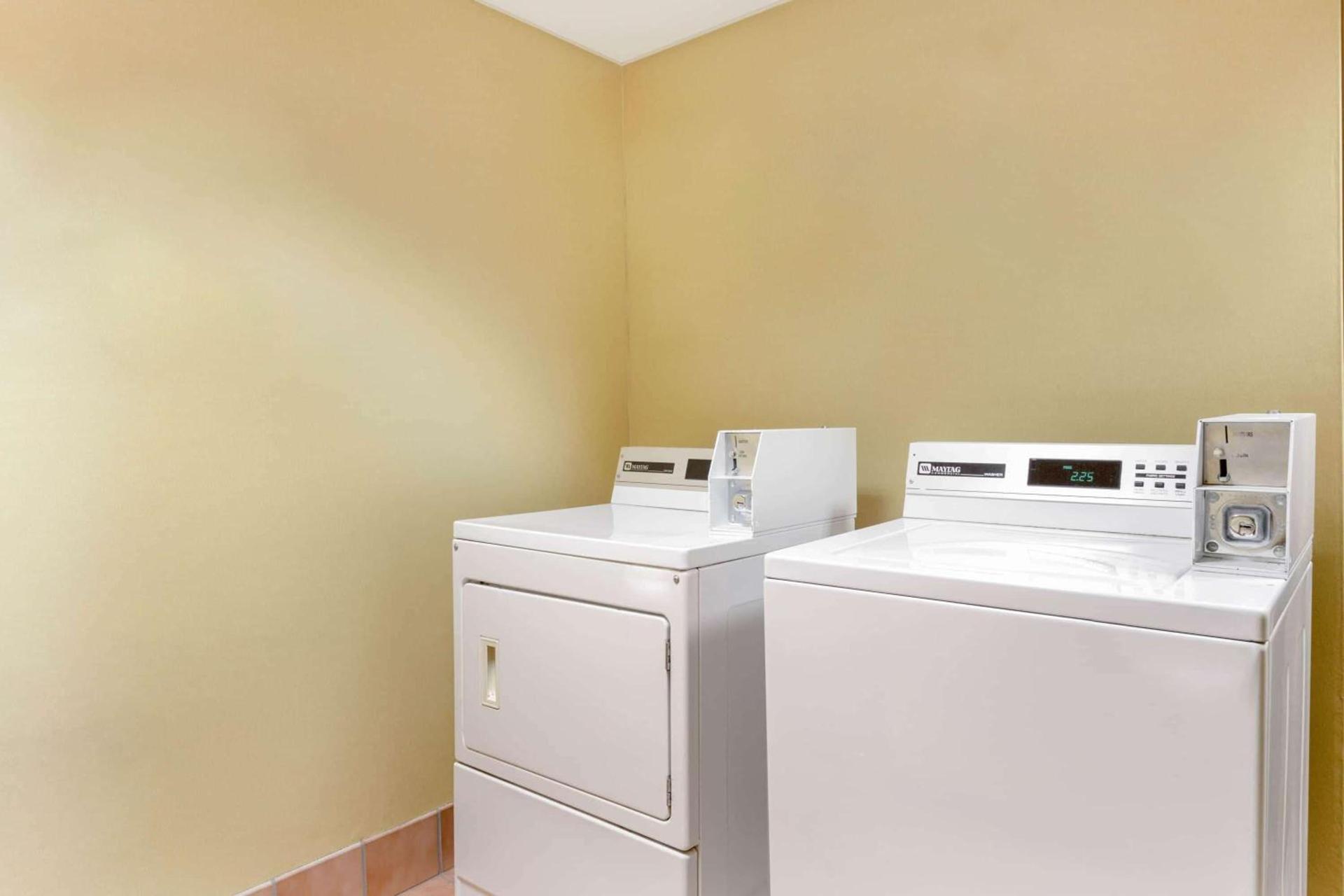 La Quinta Inn by Wyndham Chicago Willowbrook photo 19