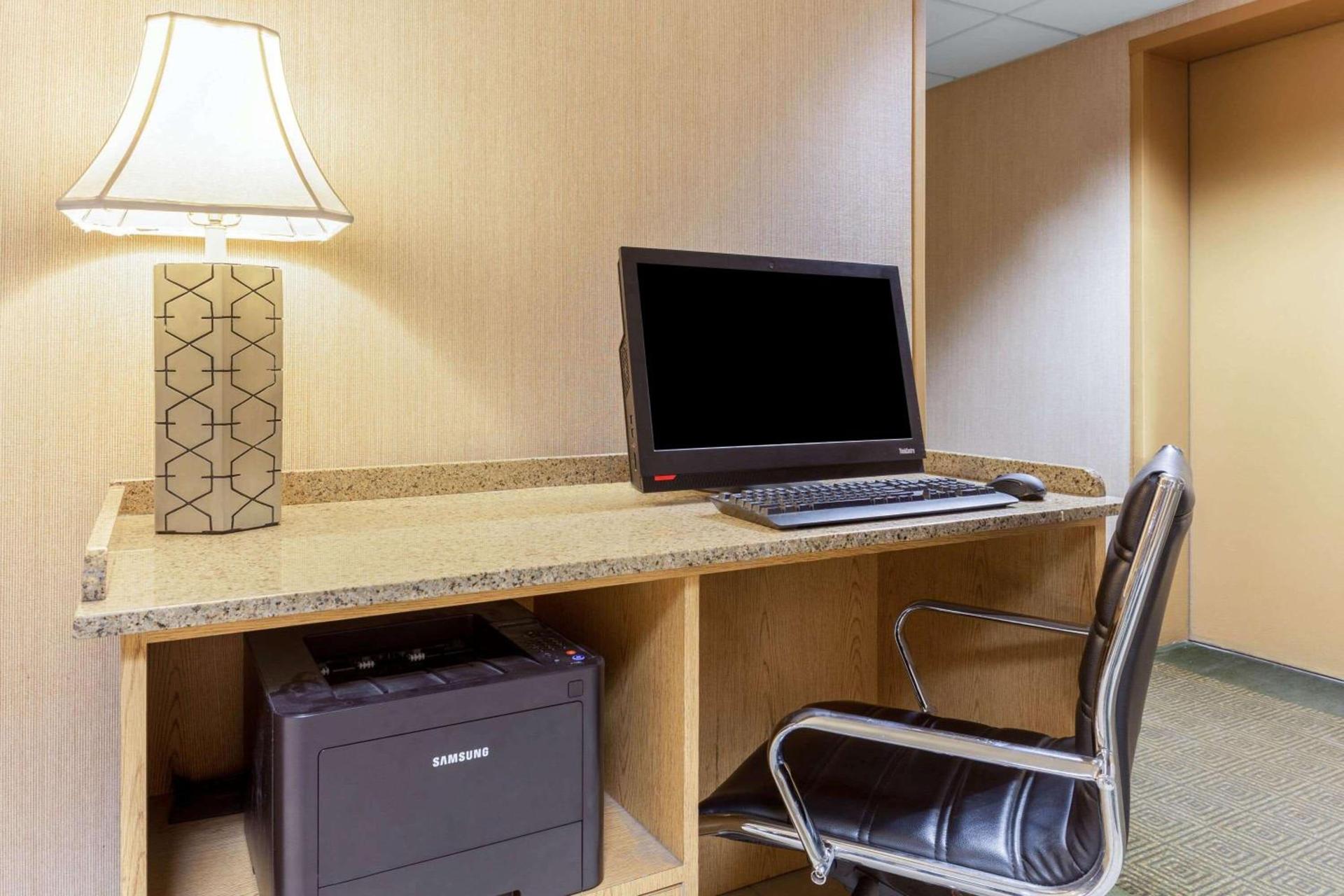 La Quinta Inn by Wyndham Chicago Willowbrook photo 18